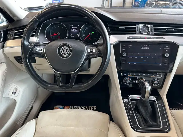 Volkswagen Passat view 10