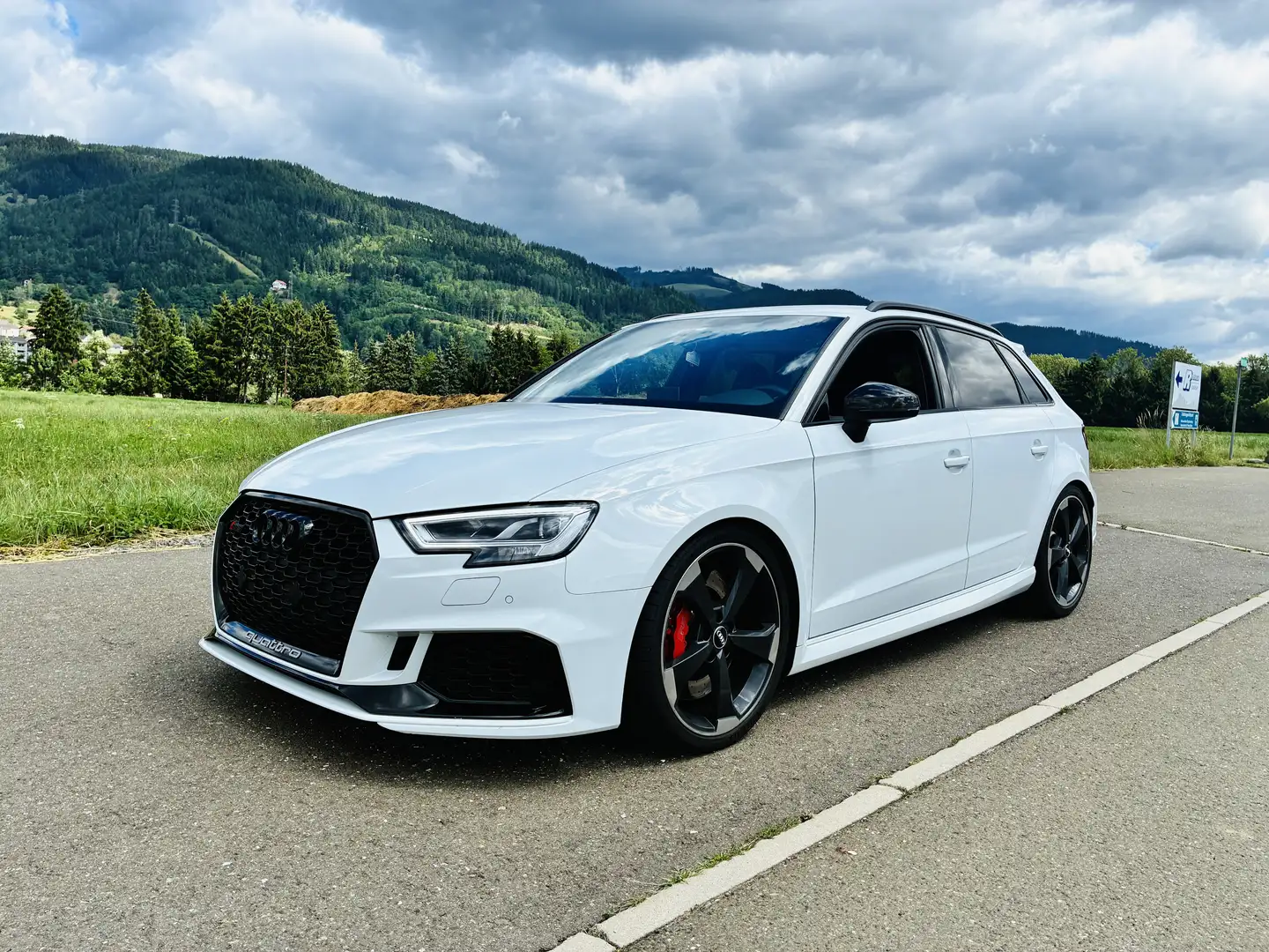 Audi RS3 2,5 TFSI quattro S-tronic - 1