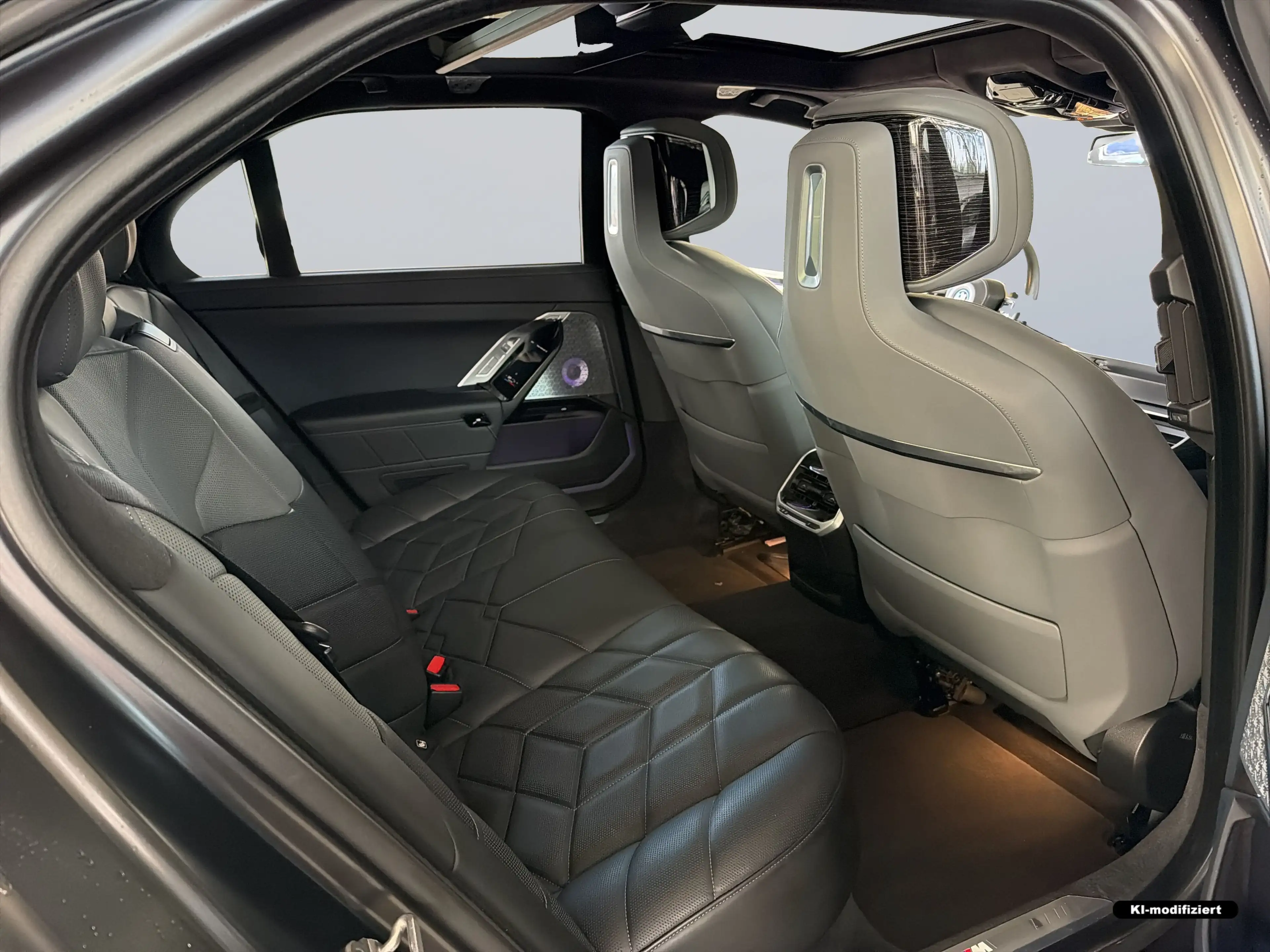 BMW i7 M70 xDrive Limousine B&W Surround DAB — photo 10