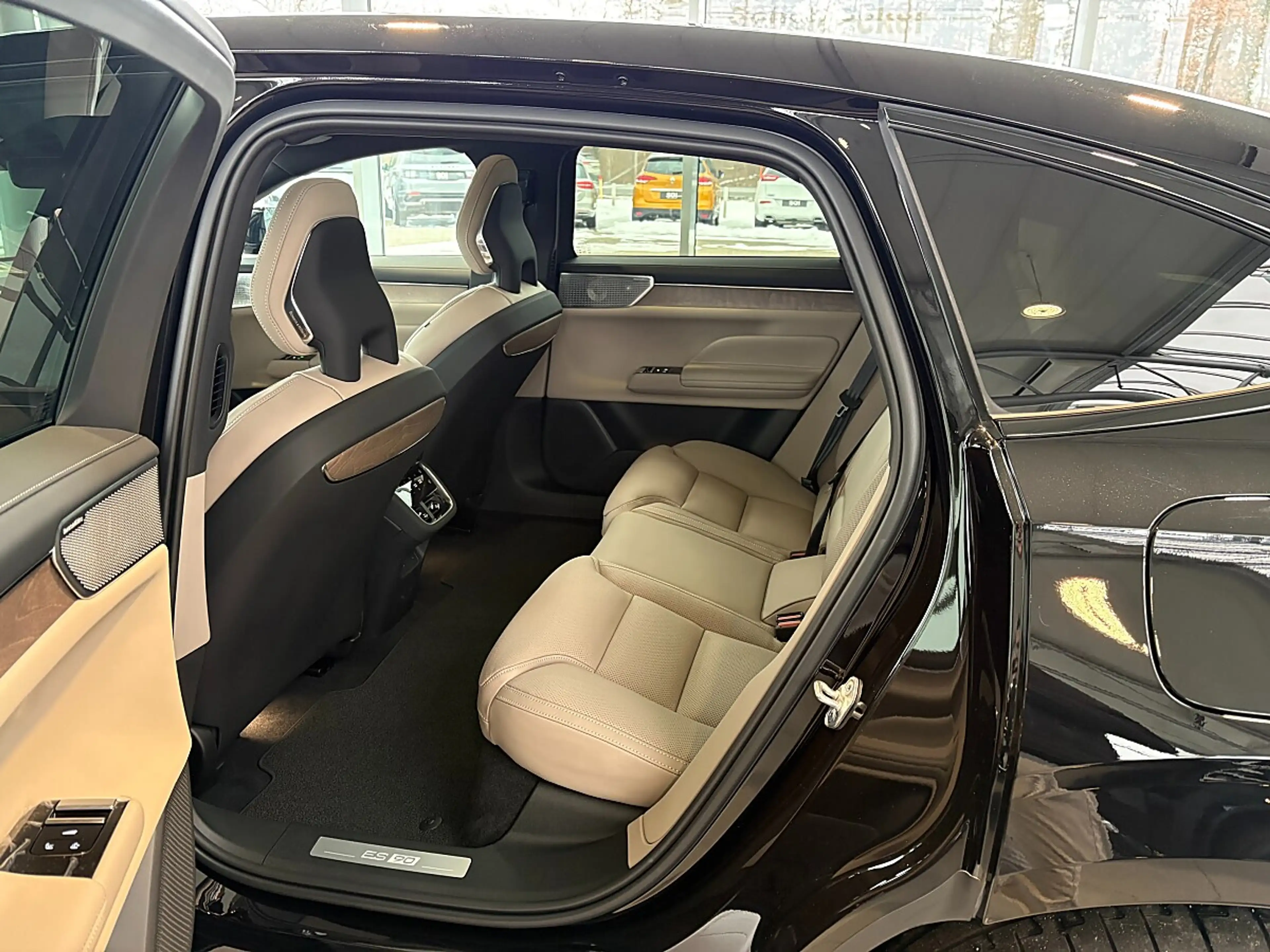 Volvo ES90 Single Motor Extended Range 92kWh Ultra — photo 9