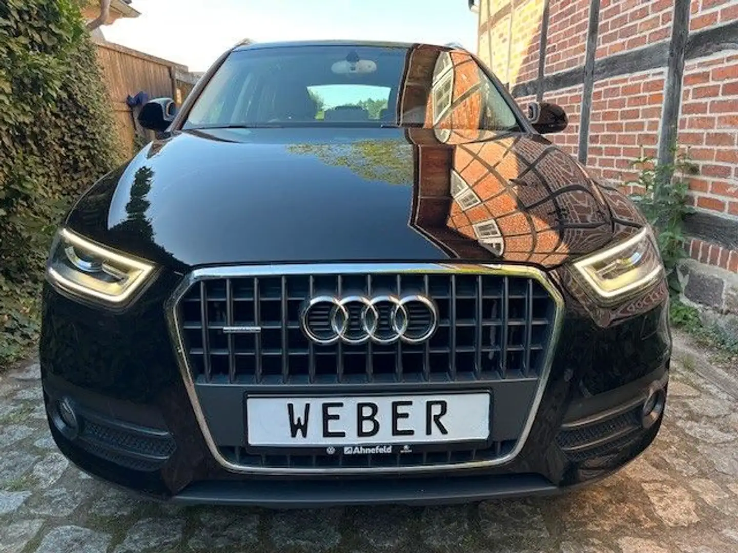 Audi Q3 2.0TFSI quattro/BiXe/LED/AHK/Shz/1.Hand/HUneu Schwarz - 1
