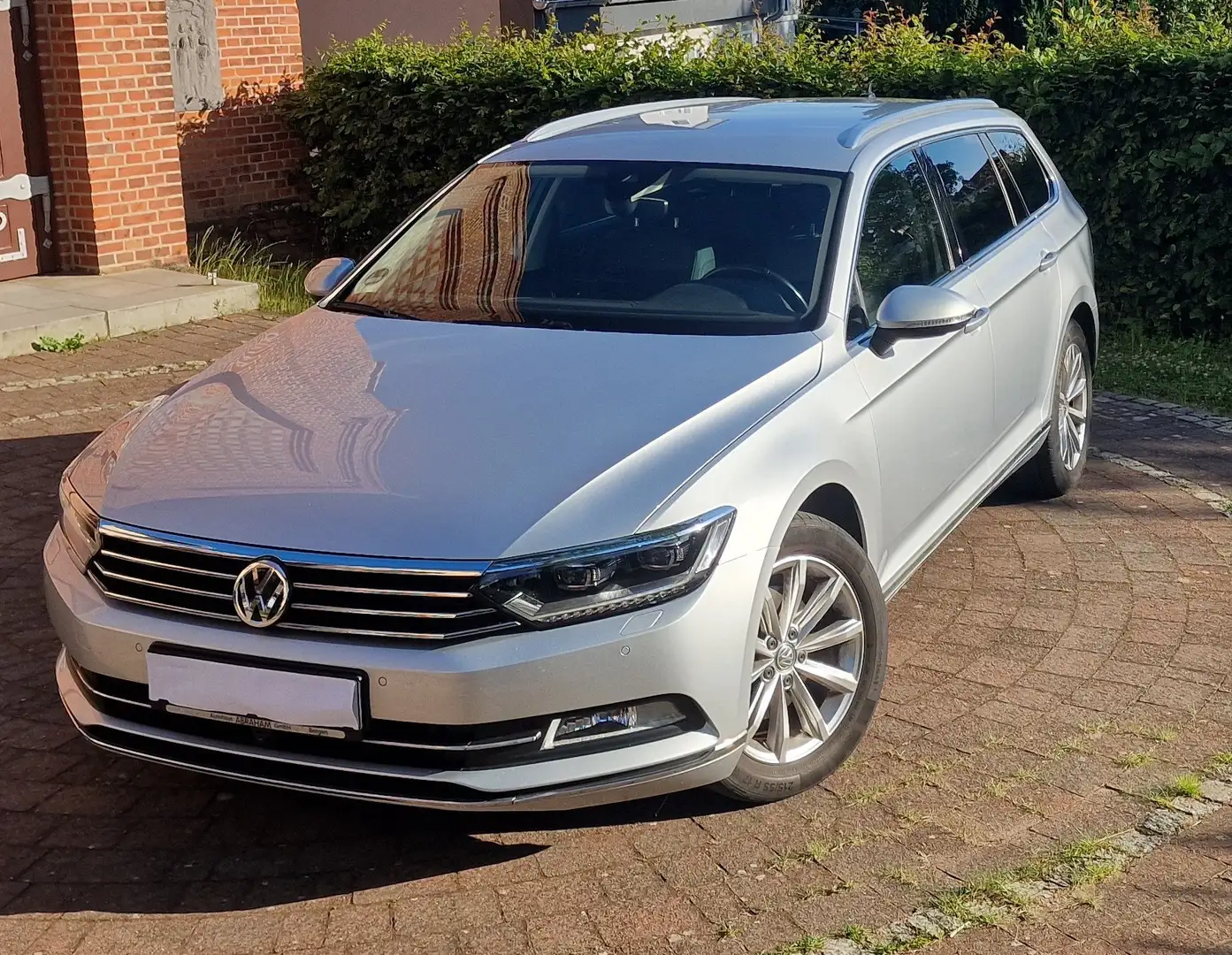 Volkswagen Passat Variant Passat Variant 2.0 TDI SCR DSGHighline Silber - 1