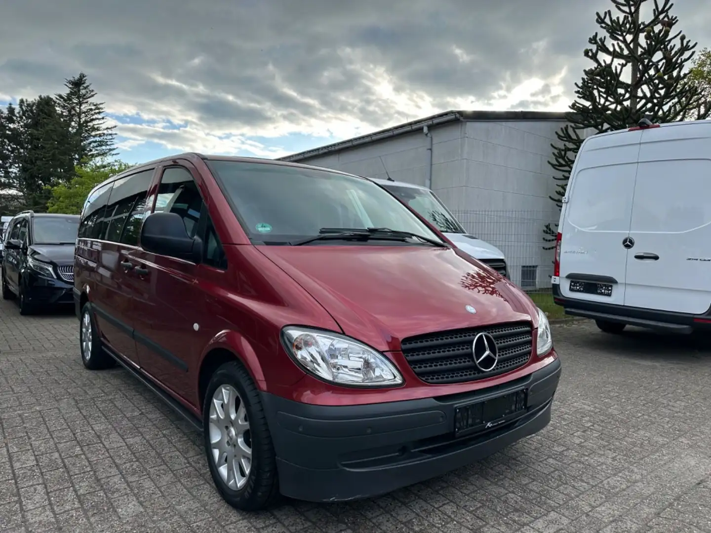 Mercedes-Benz Viano Vito 120 CDI V6  Lang*8-Sitzer*Klimaautom*StHz.* Rouge - 1