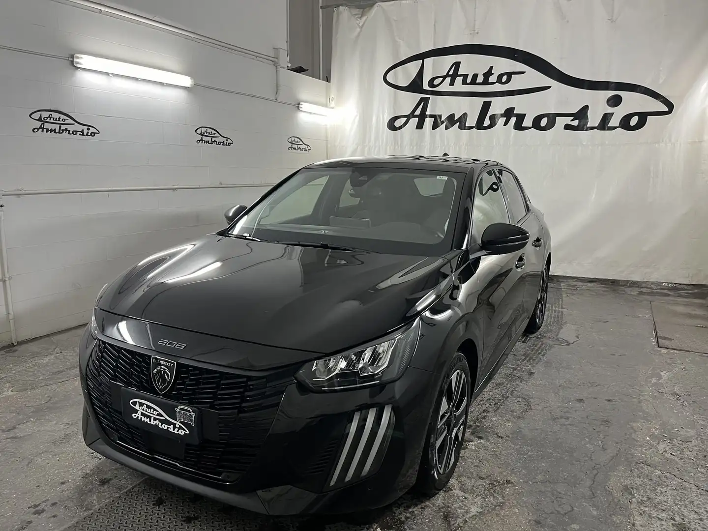 Peugeot 208 208 PureTech 100 Stop&Start 5 porte DA 179,00 men Schwarz - 1