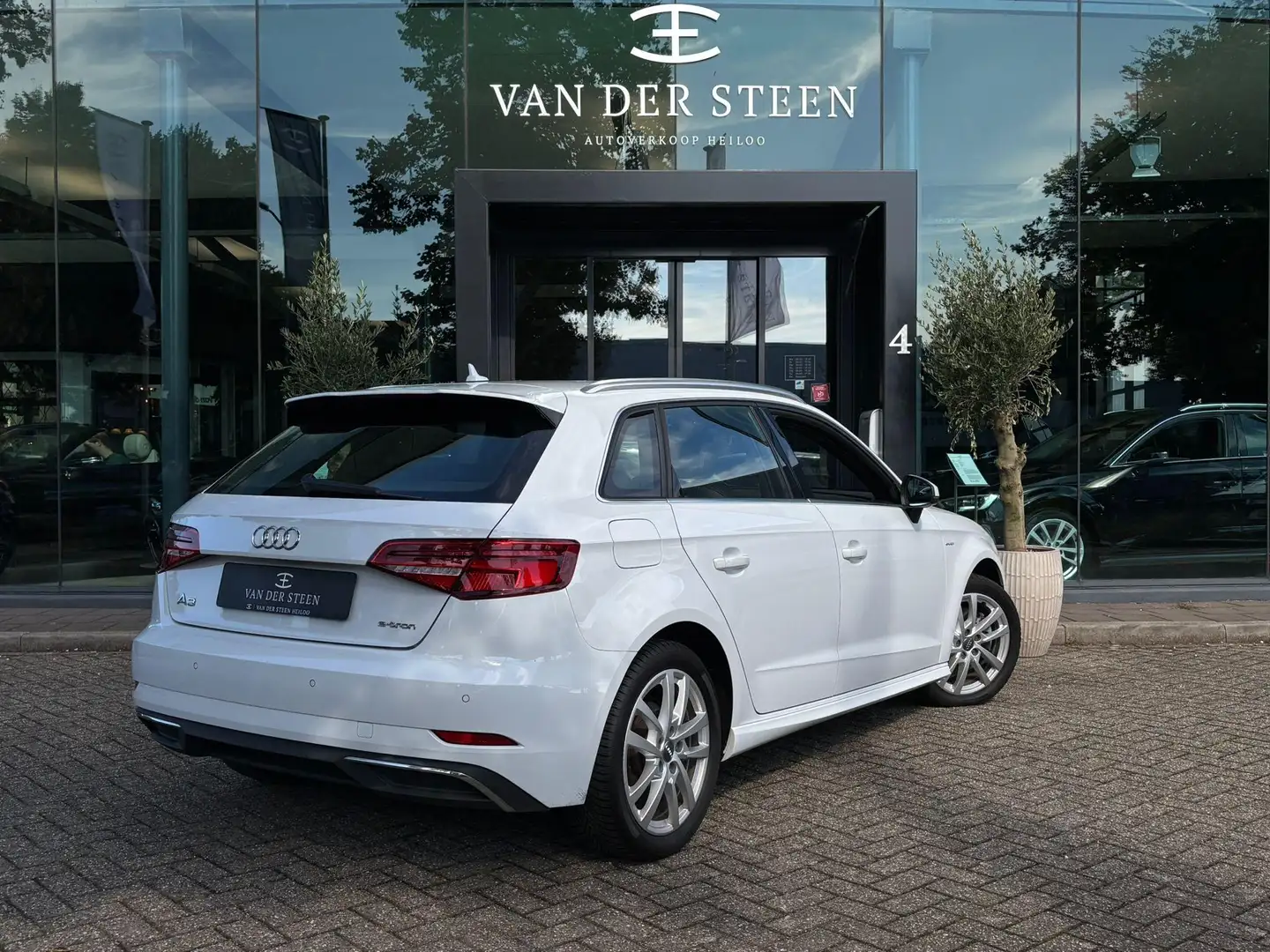 Audi A3 Sportback 40 e-tron Advance Sport S Line | Virtual Blanc - 2