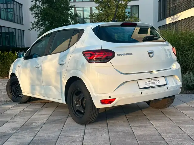 Dacia Sandero view 3