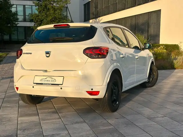 Dacia Sandero view 4