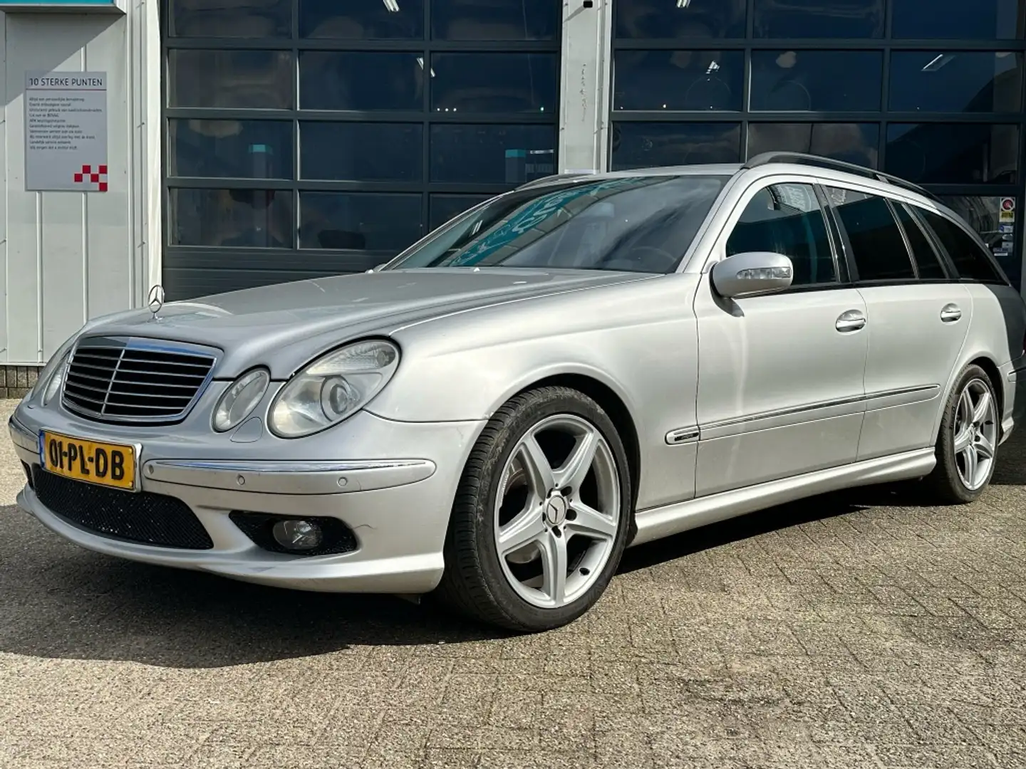 Mercedes-Benz E 320 Combi Avantgarde Grigio - 2