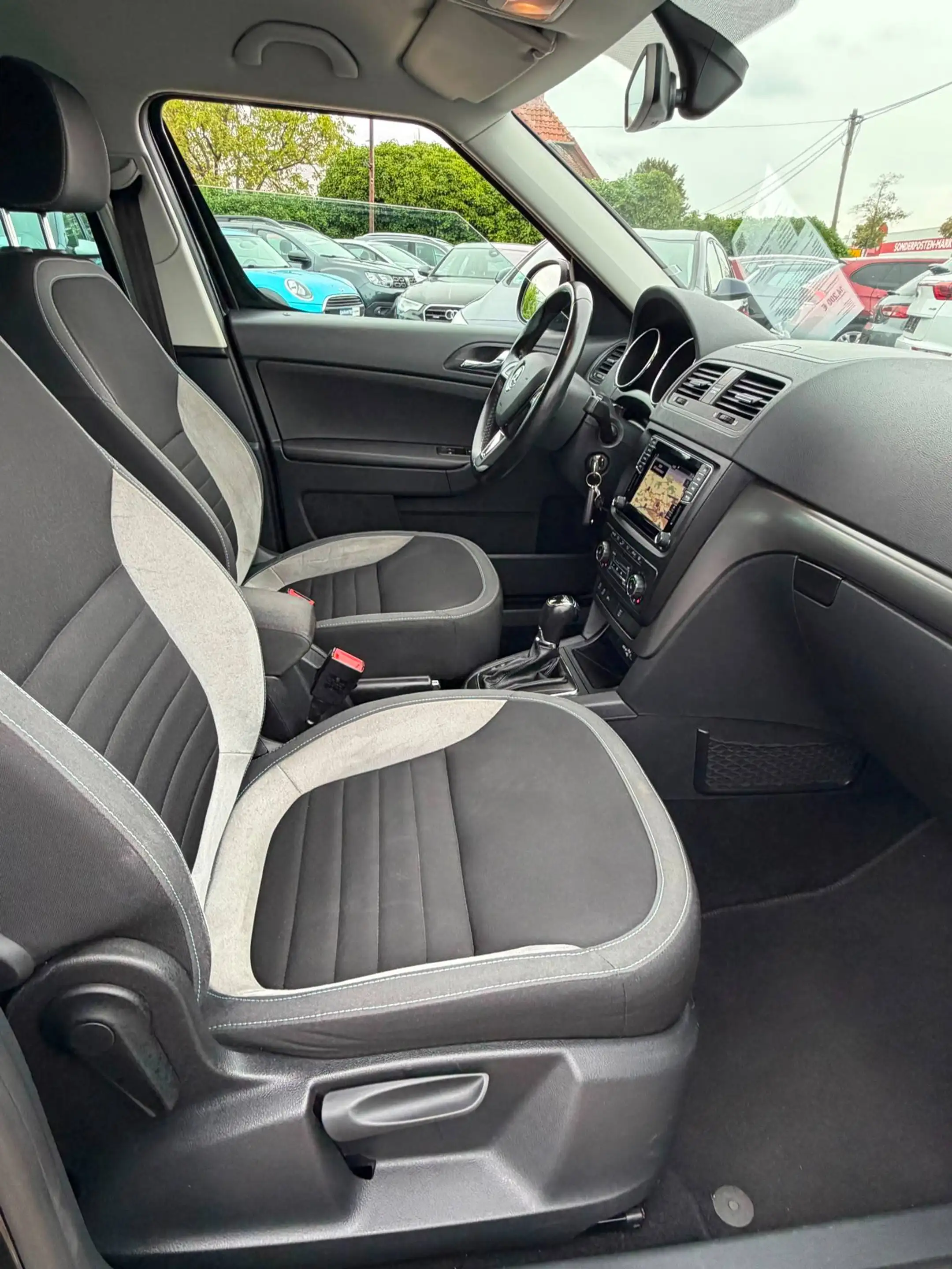 Skoda Yeti Joy*AUTOMATIK*XENON*NAVI*AHK*PDC*TEMPOMAT* — photo 11