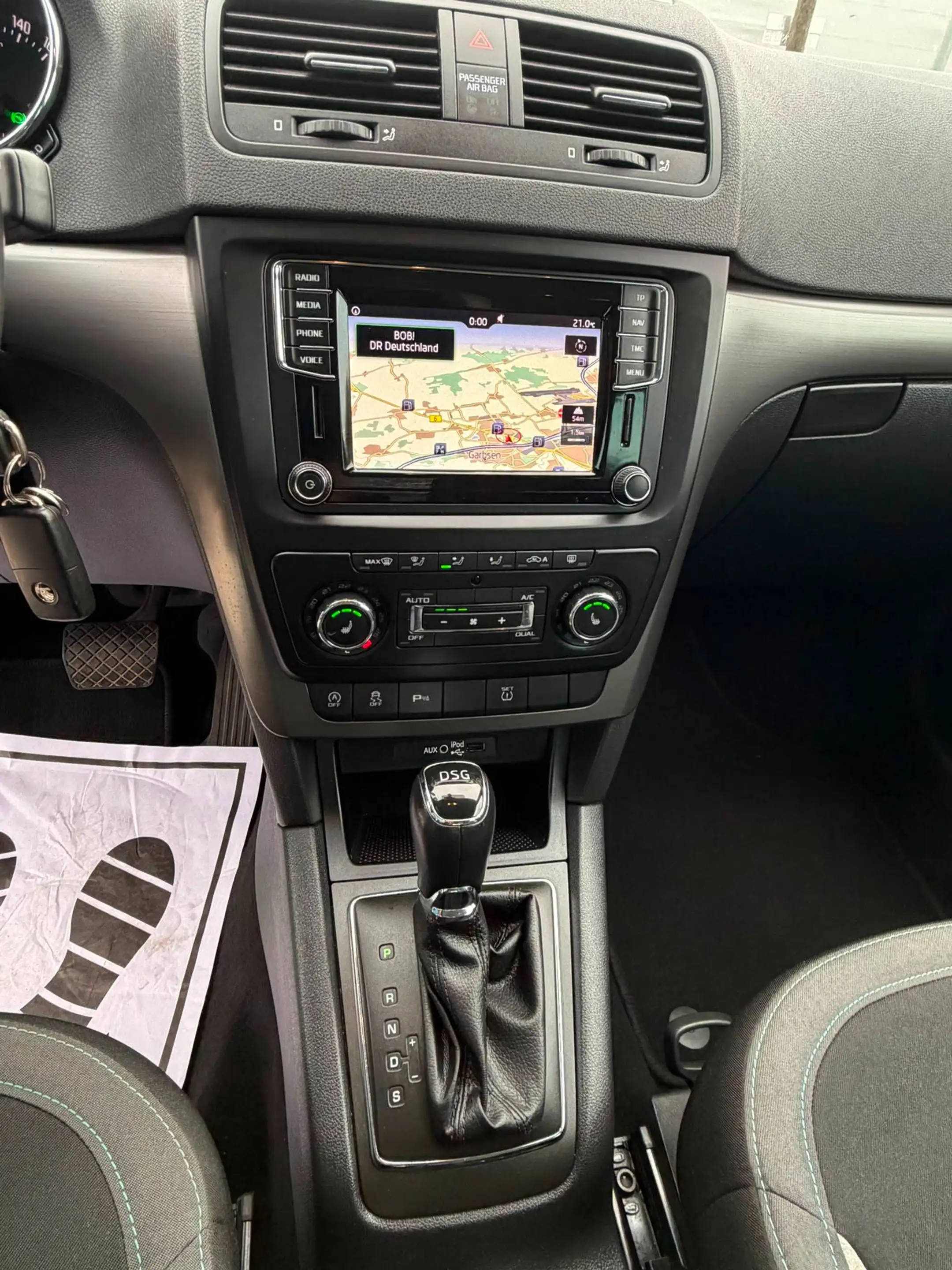 Skoda Yeti Joy*AUTOMATIK*XENON*NAVI*AHK*PDC*TEMPOMAT* — photo 14