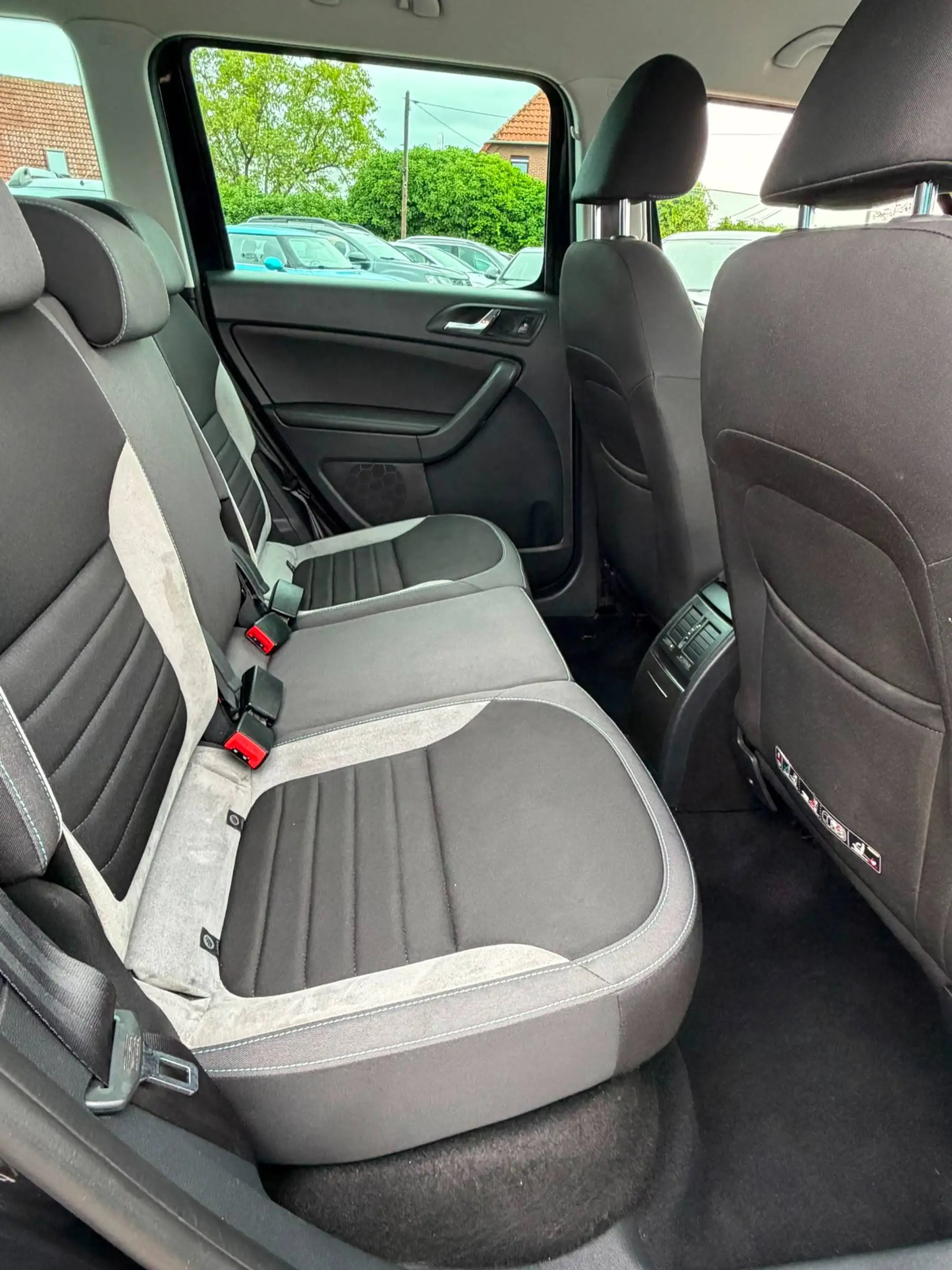 Skoda Yeti Joy*AUTOMATIK*XENON*NAVI*AHK*PDC*TEMPOMAT* — photo 13