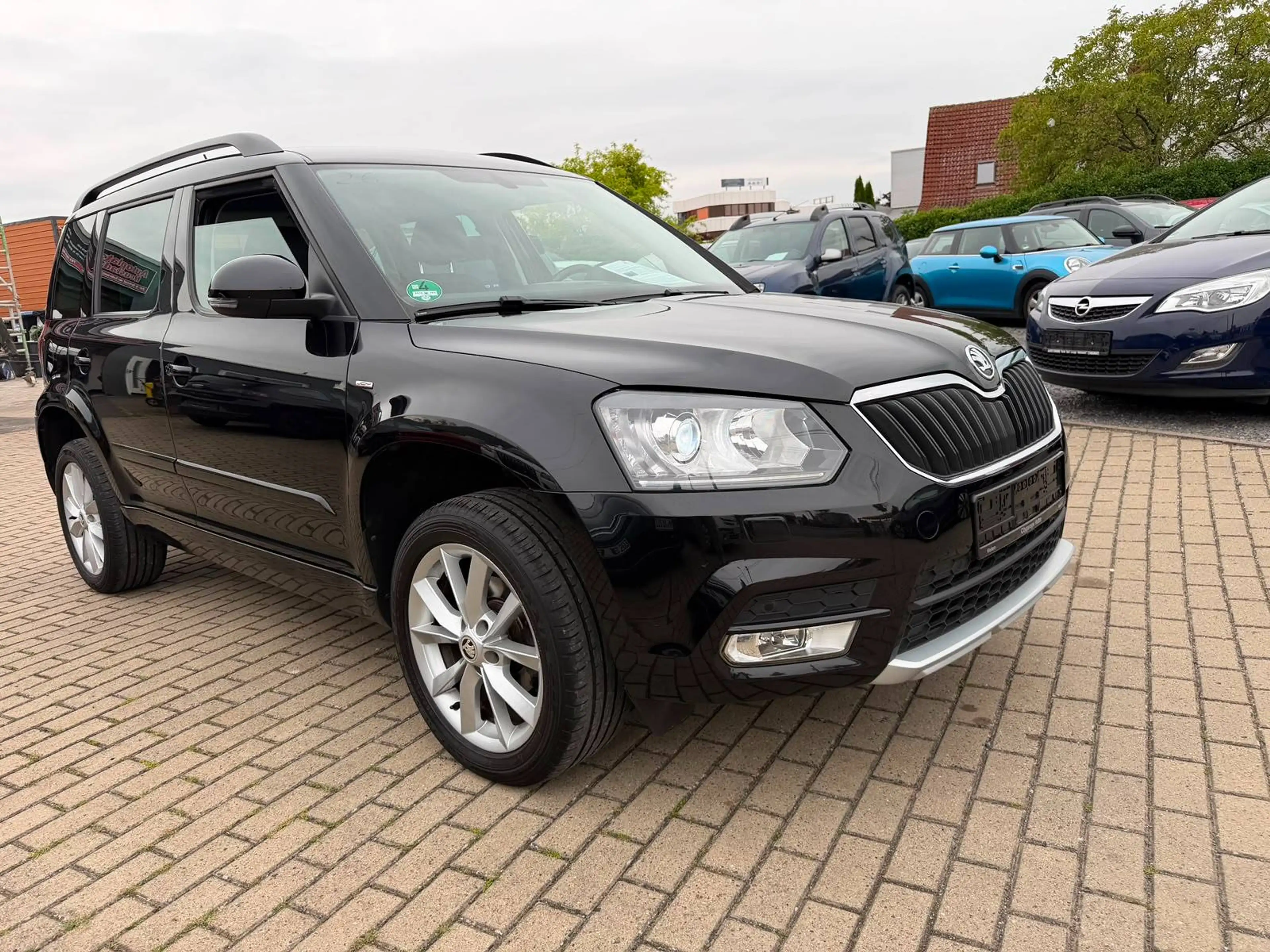 Skoda Yeti Joy*AUTOMATIK*XENON*NAVI*AHK*PDC*TEMPOMAT* — photo 3