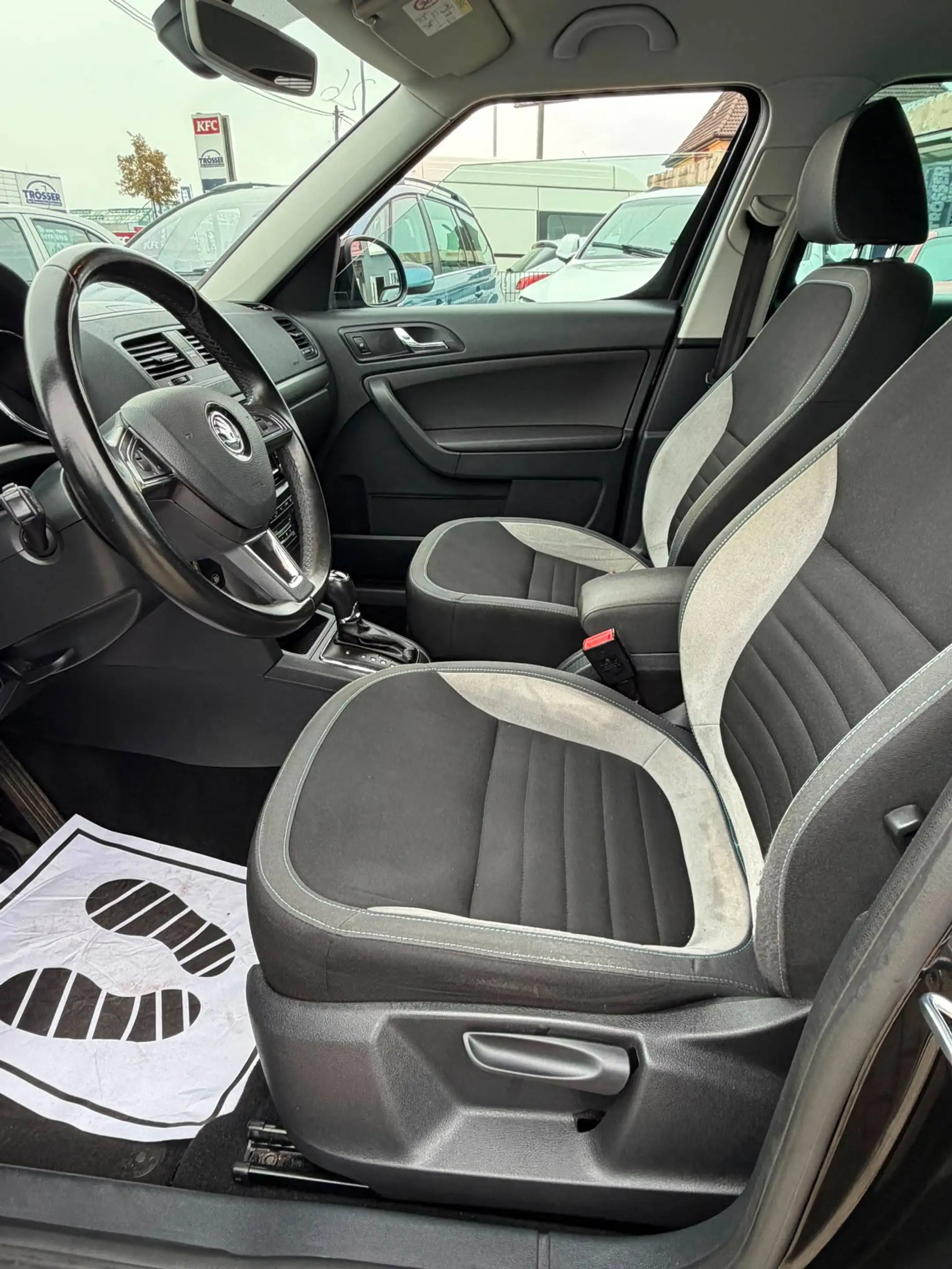 Skoda Yeti Joy*AUTOMATIK*XENON*NAVI*AHK*PDC*TEMPOMAT* — photo 10