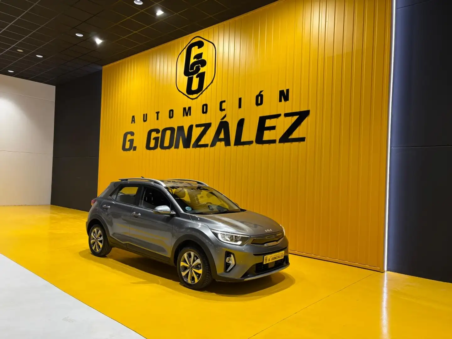 Kia Stonic 1.2 DPi Drive Gris - 1