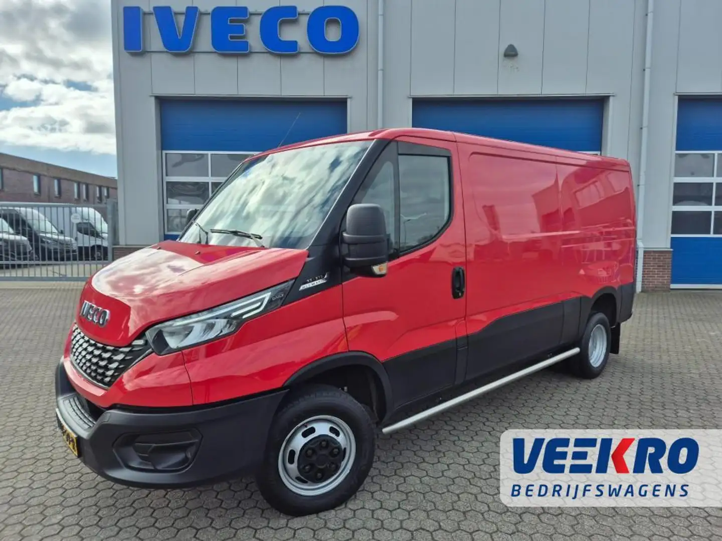 Iveco Daily 210 PK, 3.0 Liter, Automaat, 3500 KG trekgewicht, Rood - 2