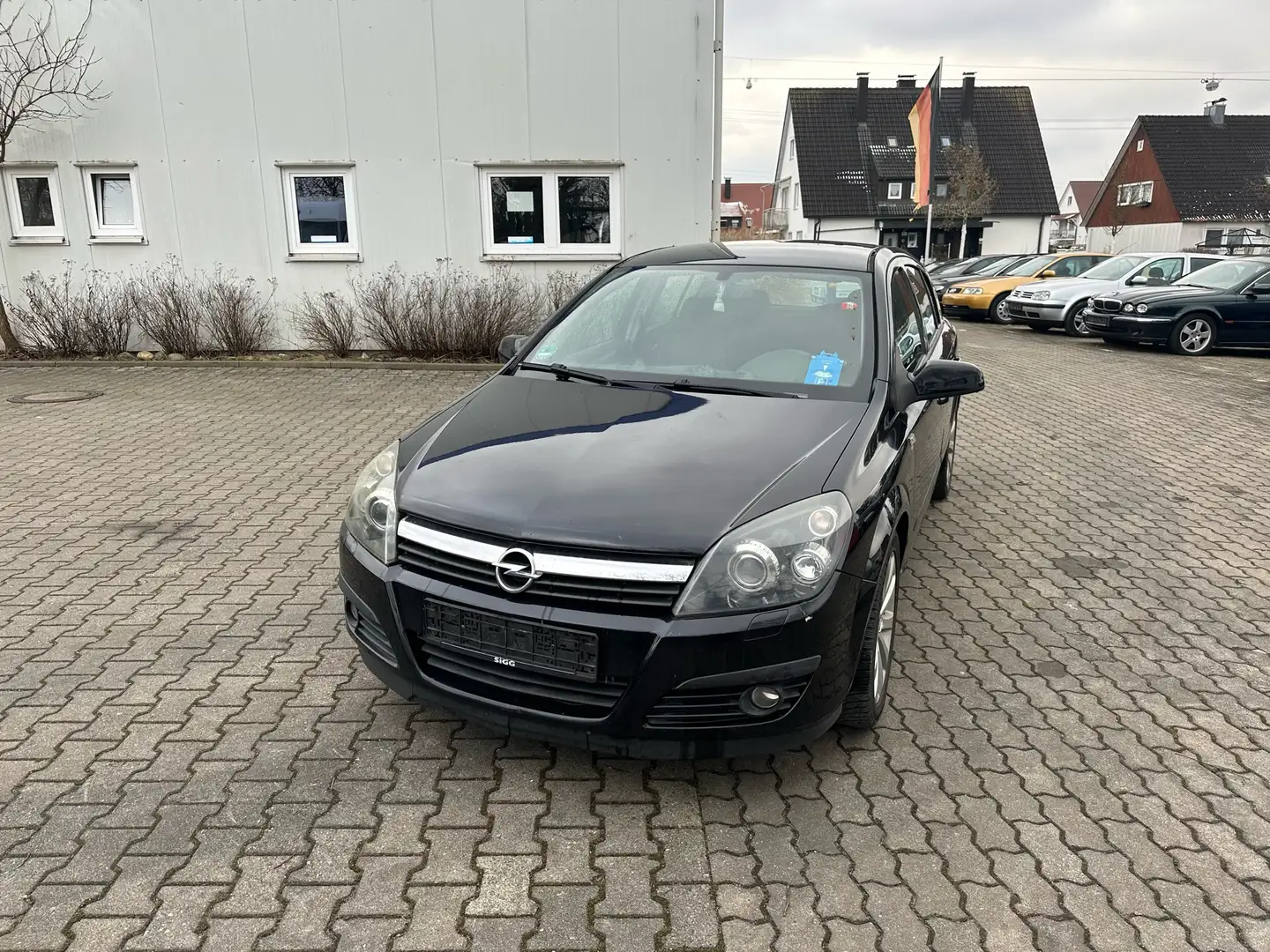 Opel Astra Sport Schwarz - 2
