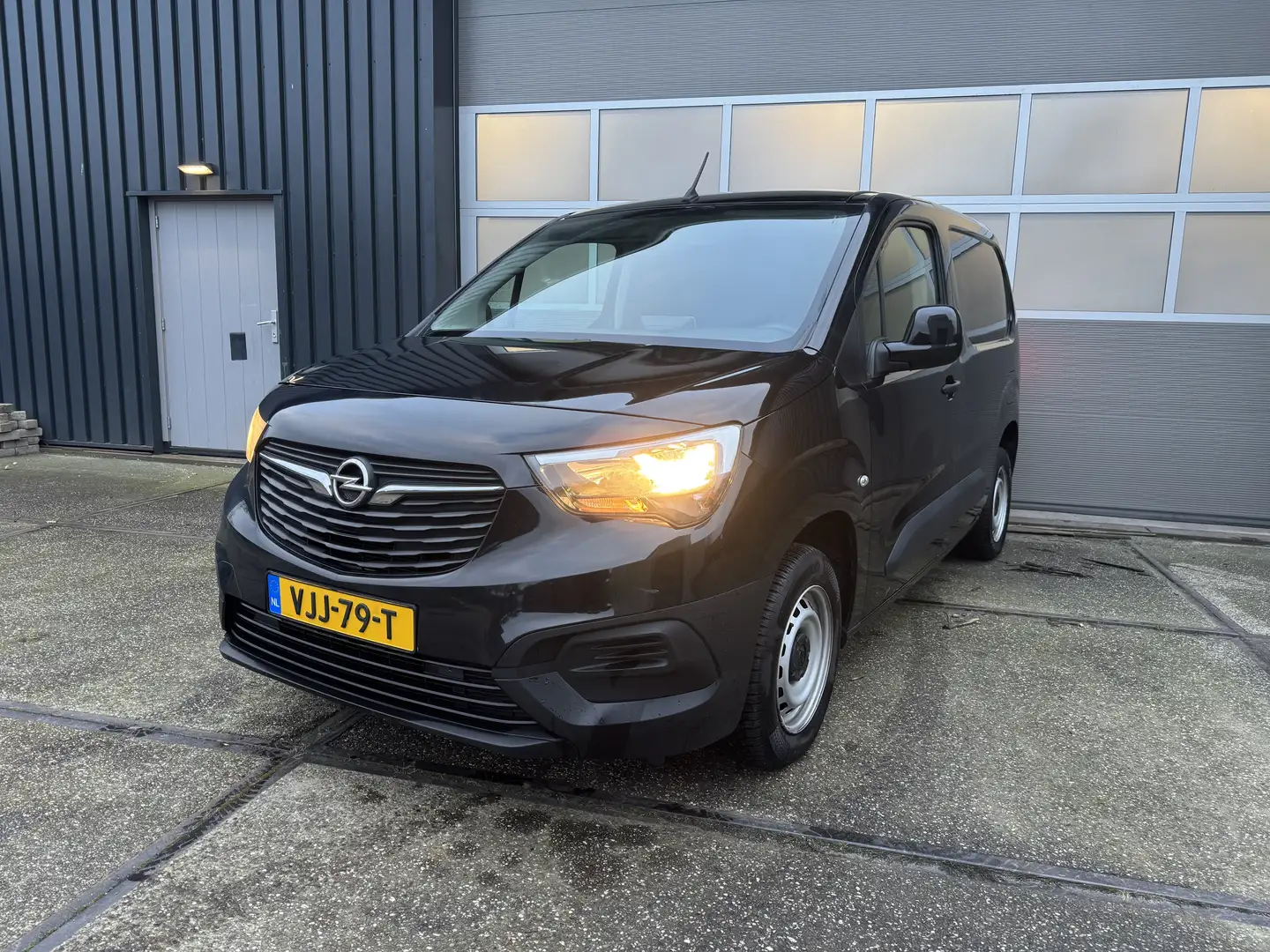 Opel Combo 102pk 1e eigenaar Zwart - 2