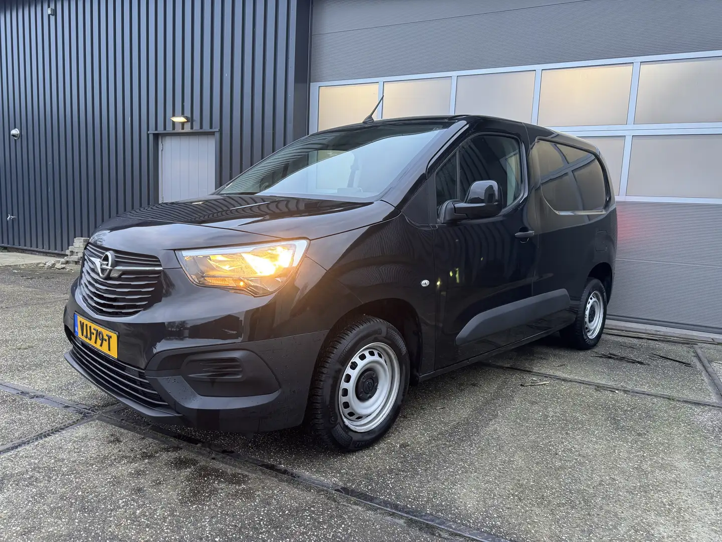 Opel Combo 102pk 1e eigenaar Zwart - 1