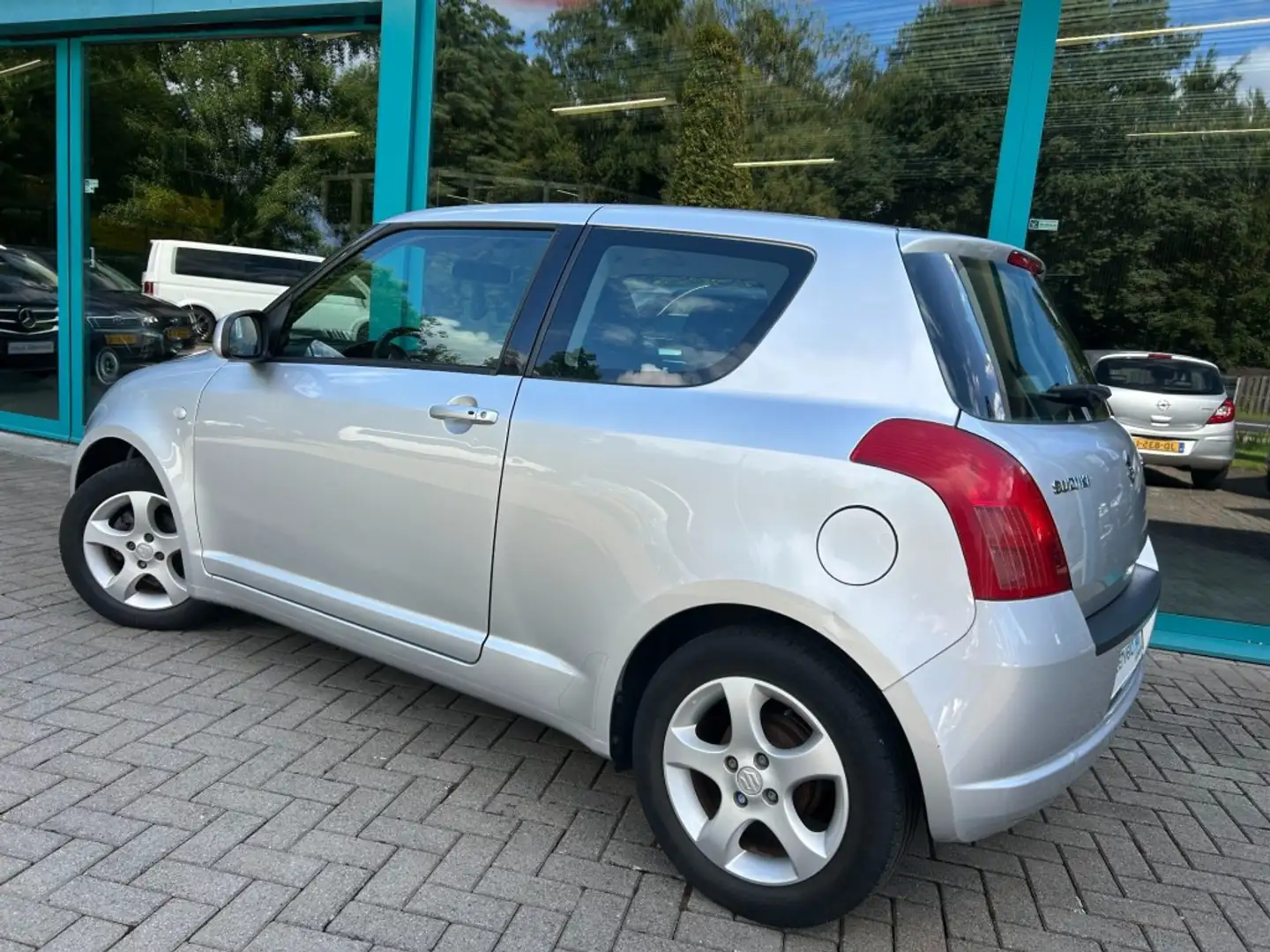 Suzuki Swift 1.3 Exclusive Airco, Keyless, 15Inch, APK, NAP Plateado - 2