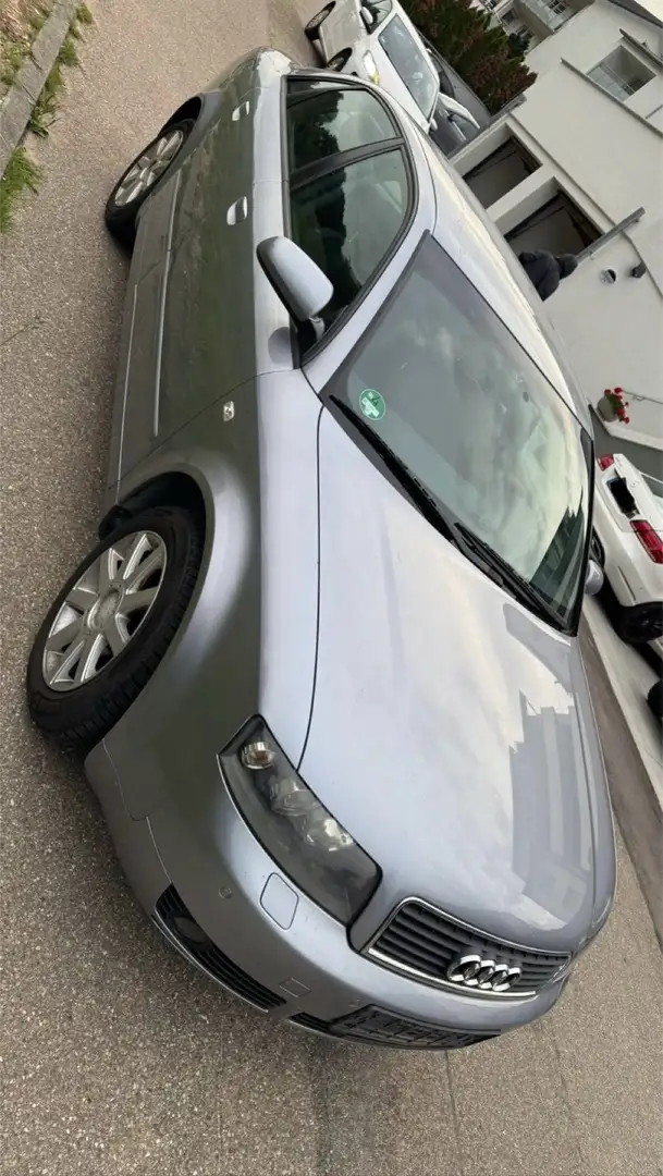 Audi A4 2.0 tfsi Grau - 1