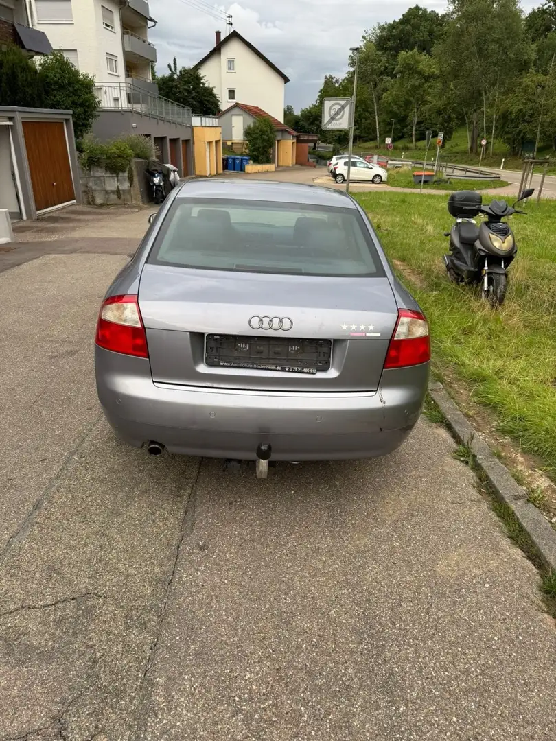 Audi A4 2.0 tfsi Grau - 2