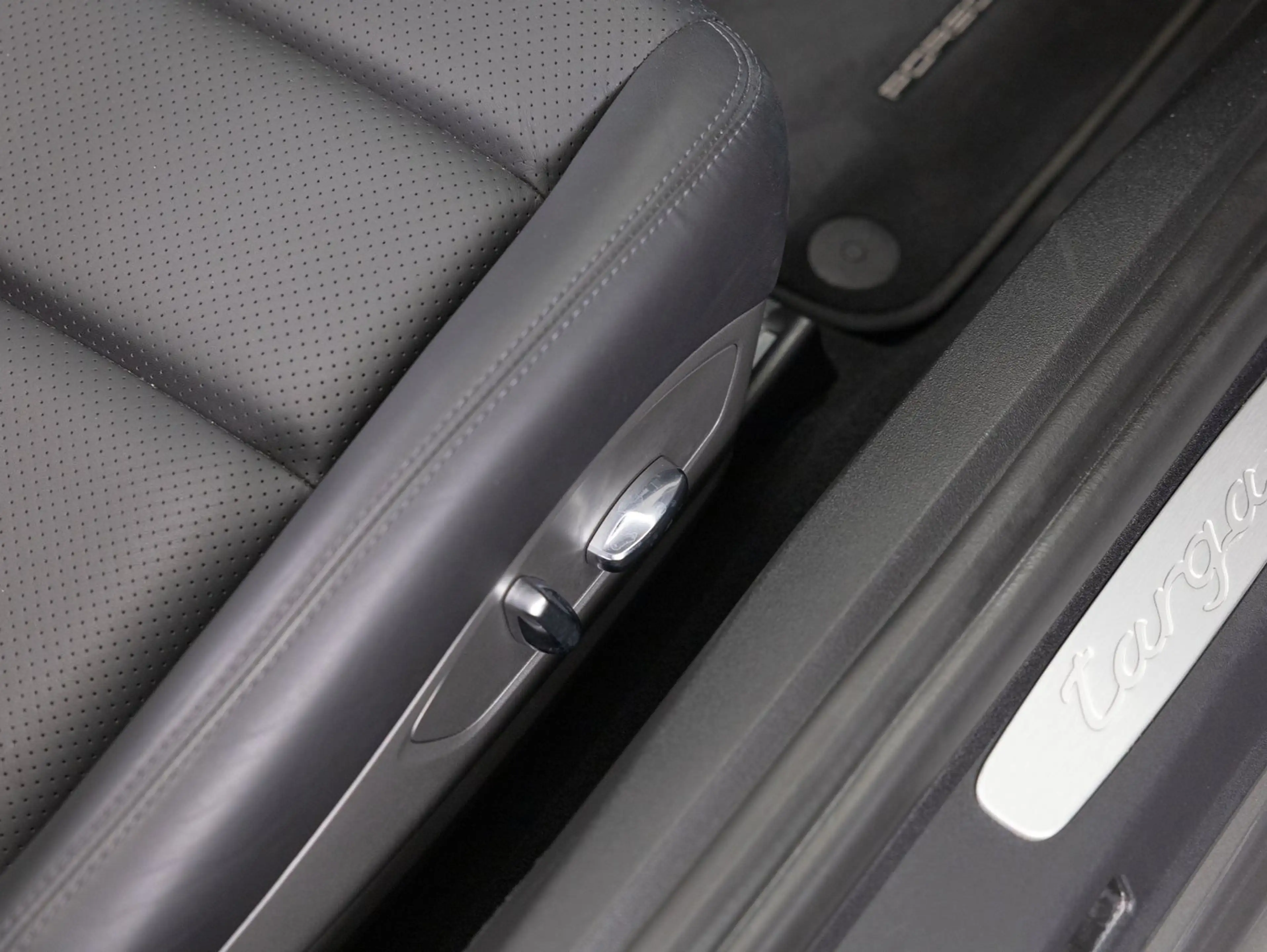 Porsche 911 Targa 4 (991) — photo 12