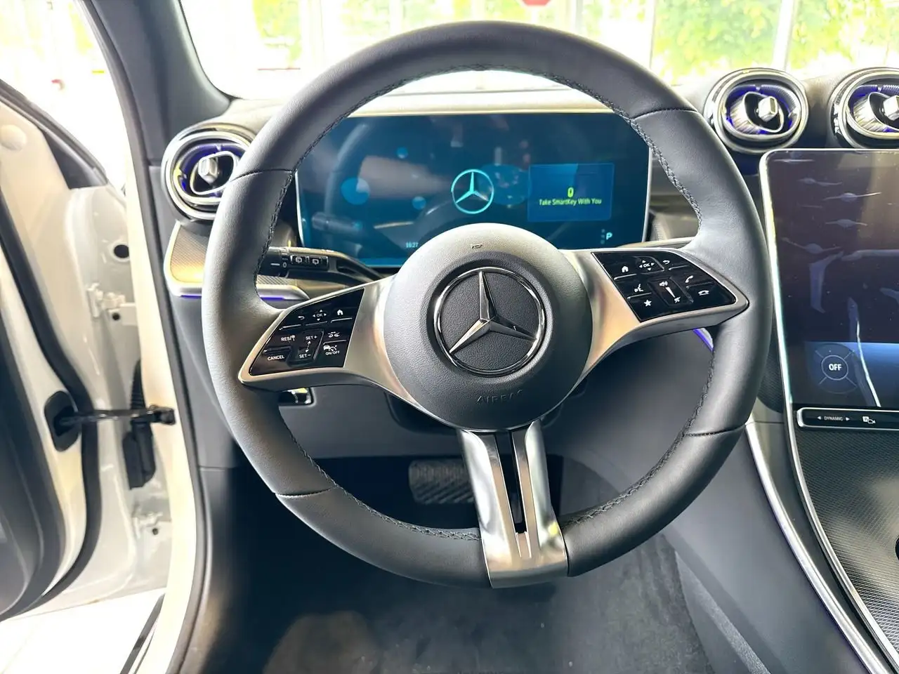 Mercedes-Benz GLC снимка Mercedes-Benz GLC