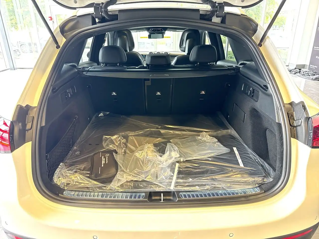 Mercedes-Benz GLC снимка Mercedes-Benz GLC