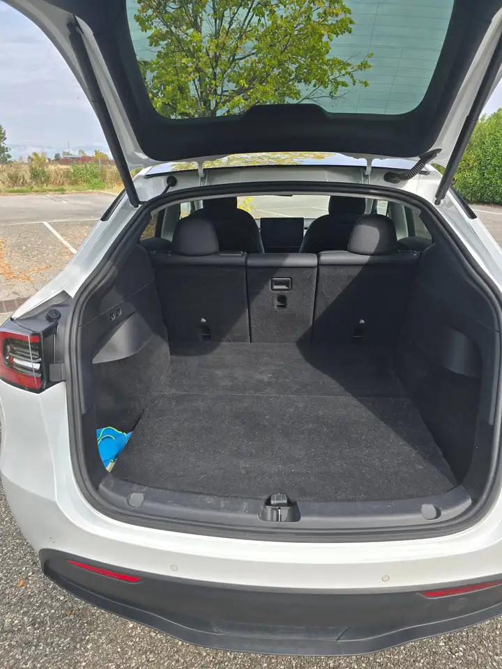Tesla Model Y Long Range, foto 9