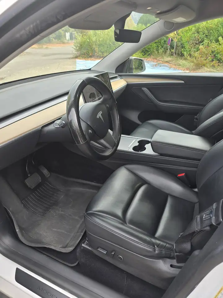 Tesla Model Y Long Range, foto 6