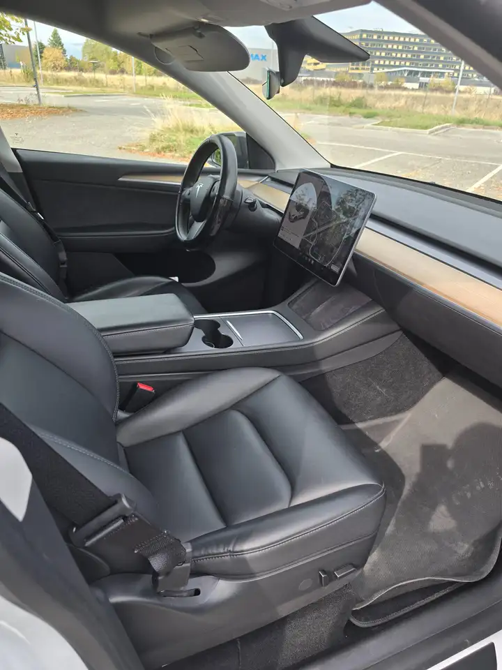 Tesla Model Y Long Range, foto 5
