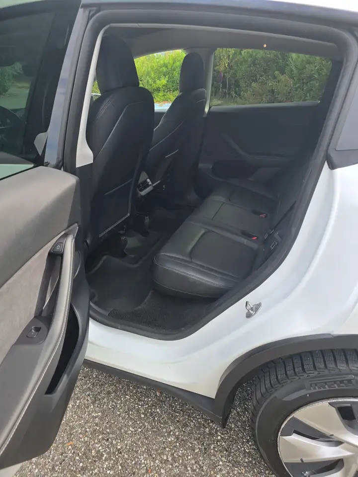 Tesla Model Y Long Range, foto 8