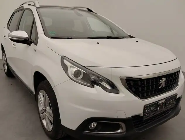 Peugeot 2008 1,2 e-THP Style Klima SHZ P-Dach GJ-Reifen