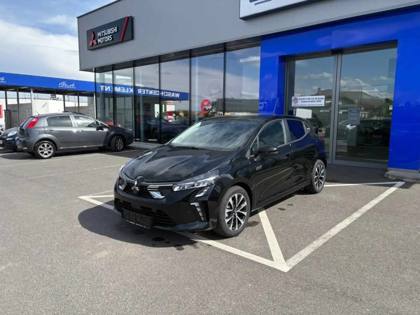 Mitsubishi Colt YUKI Invite 1,6 HEV Schwarz - 1