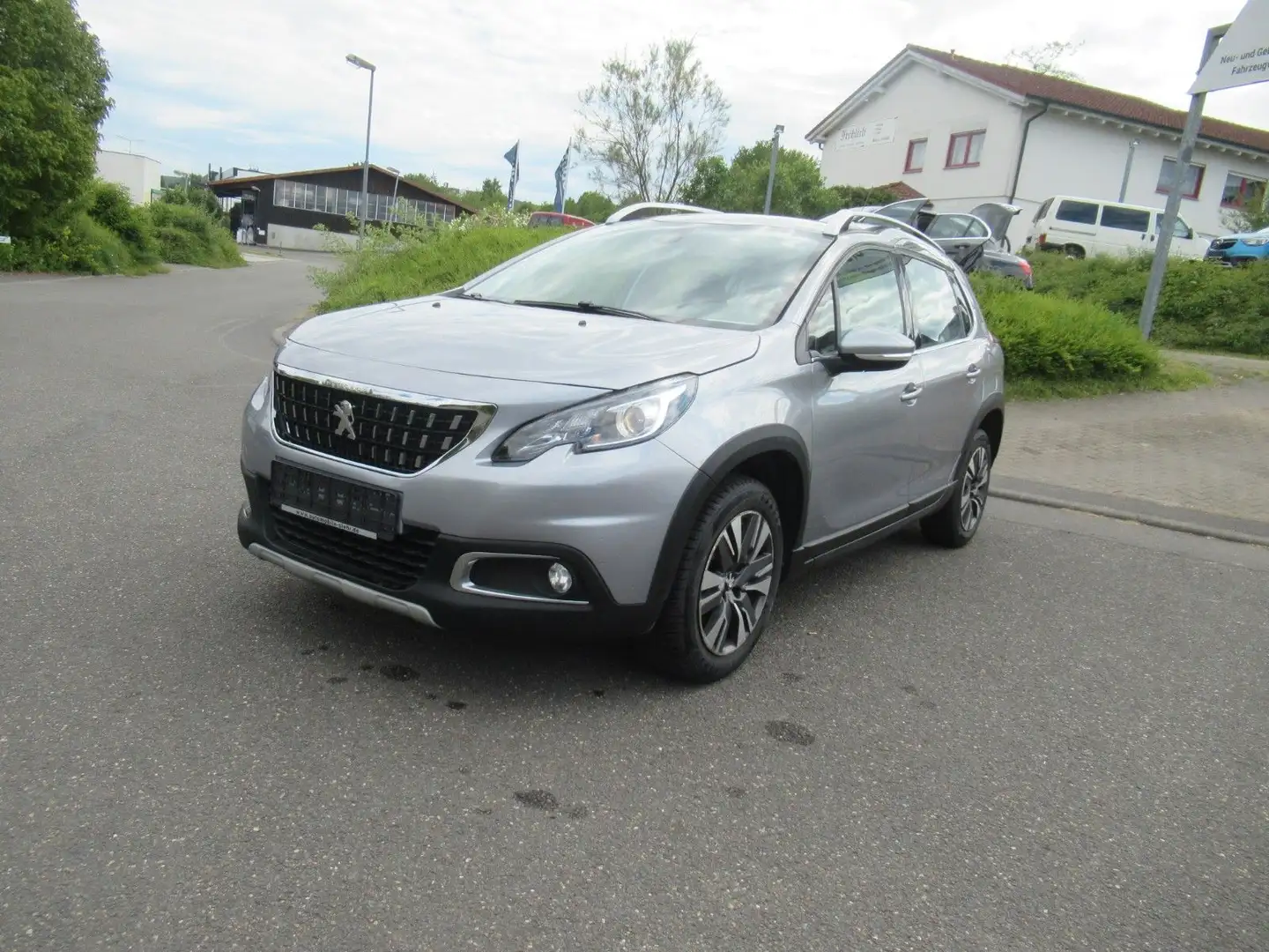 Peugeot 2008 Allure 1.6 BlueHDI Šedá - 2