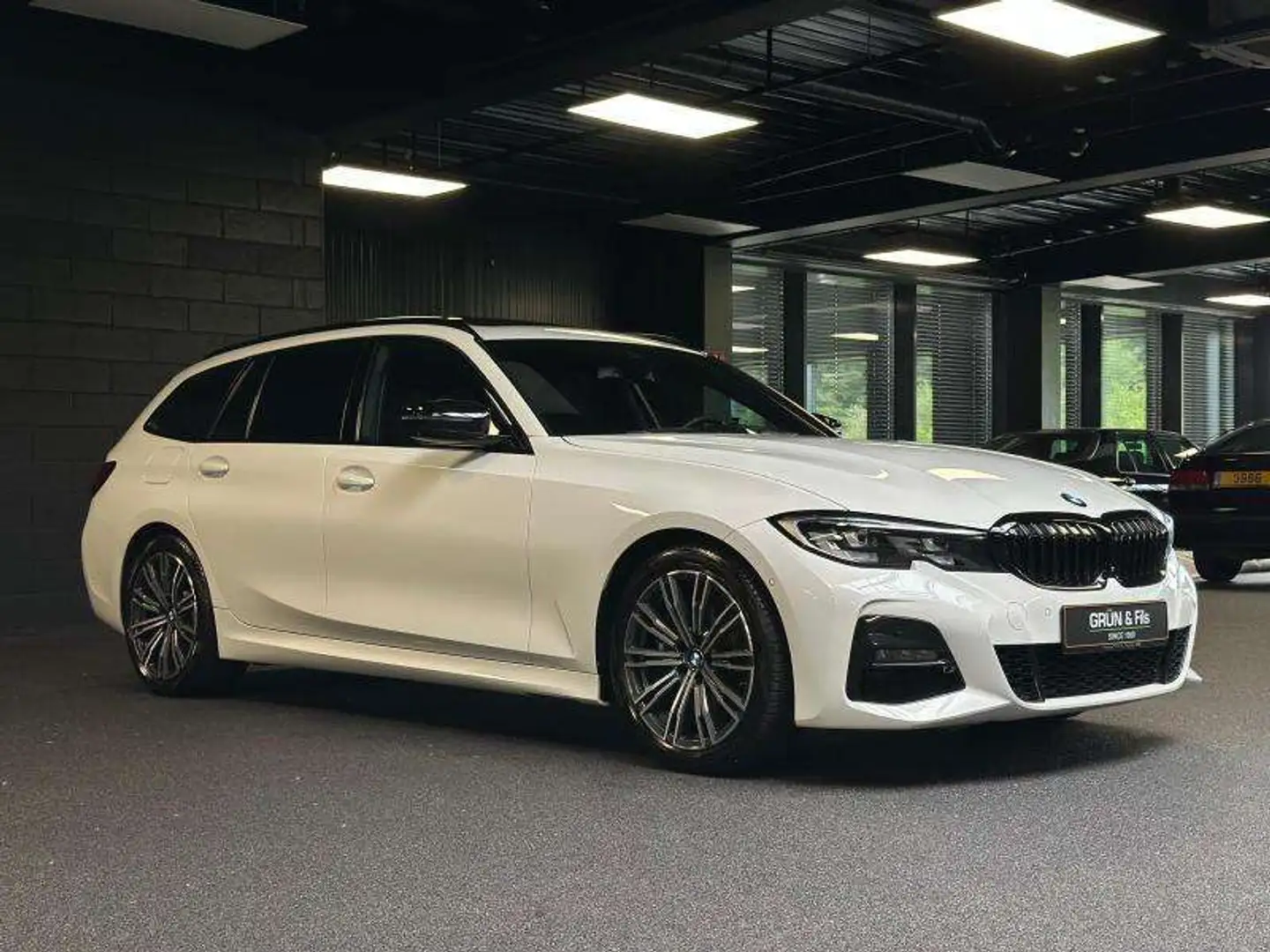 BMW 330 i M Sport Touring *Pano*H\u0026K Blanc - 1