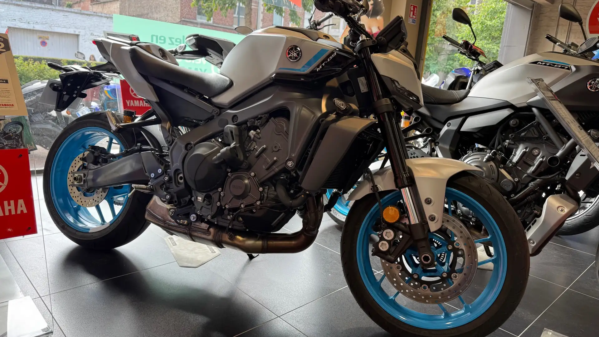 Yamaha MT-09 Gris - 1