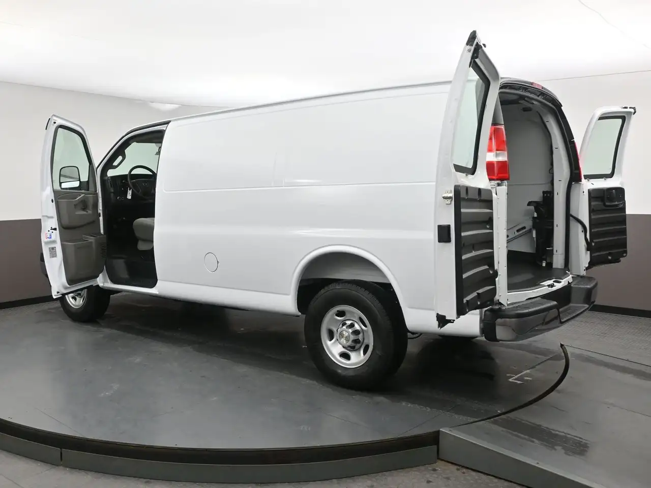 Chevrolet Express 2500 снимка Chevrolet Express 2500