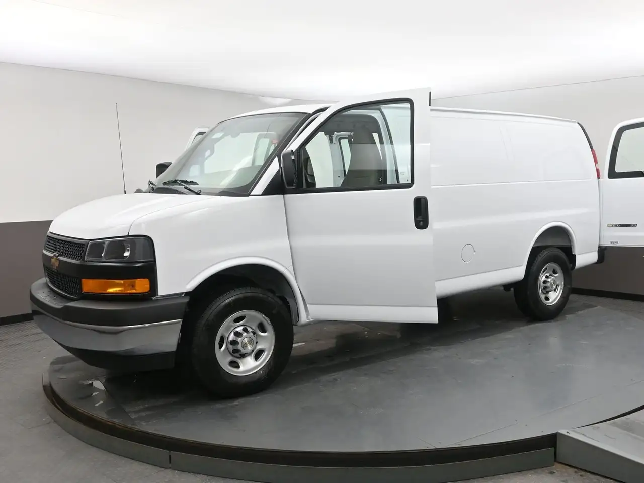 Chevrolet Express 2500 снимка Chevrolet Express 2500