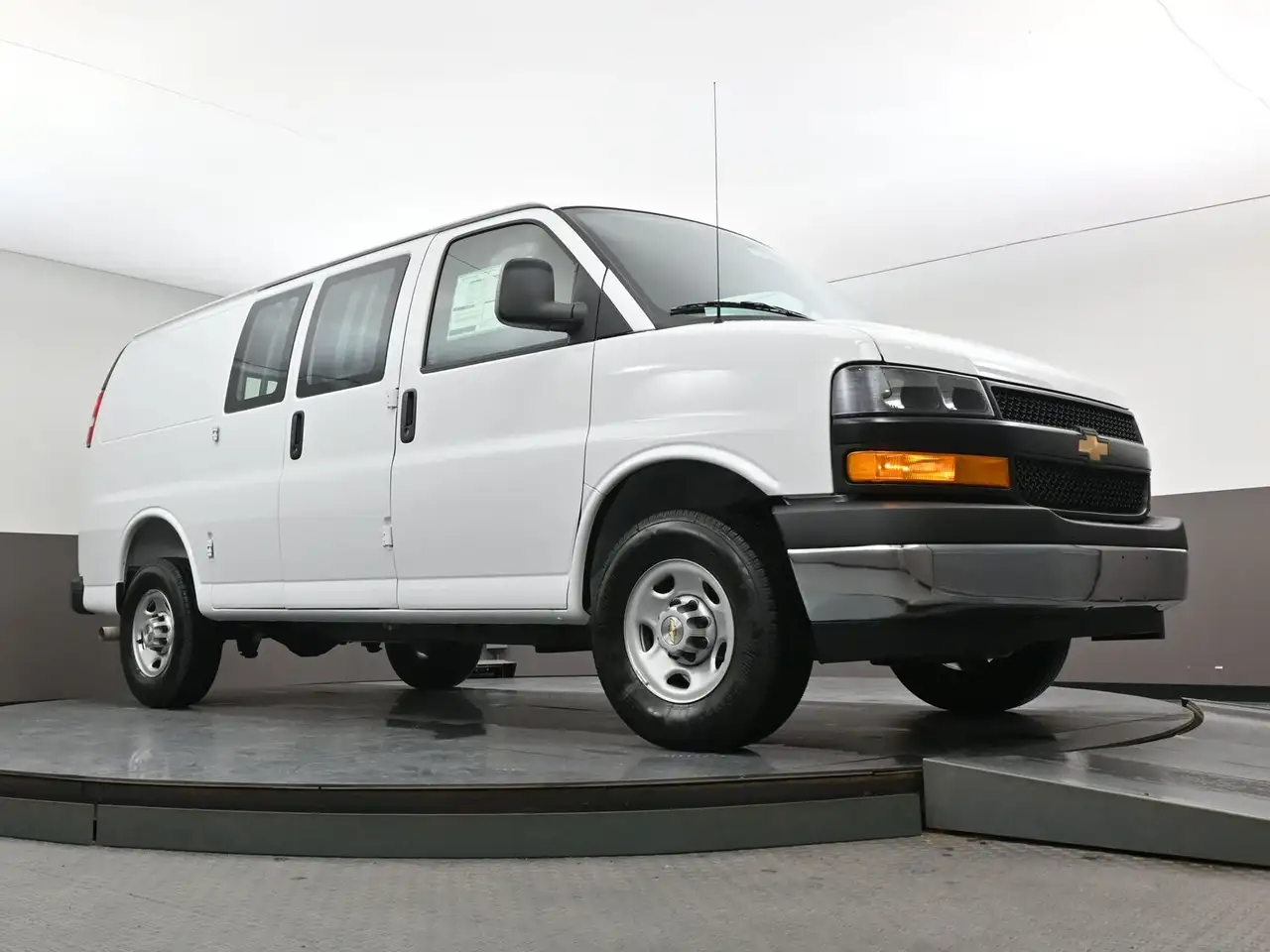 Chevrolet Express 2500 снимка Chevrolet Express 2500