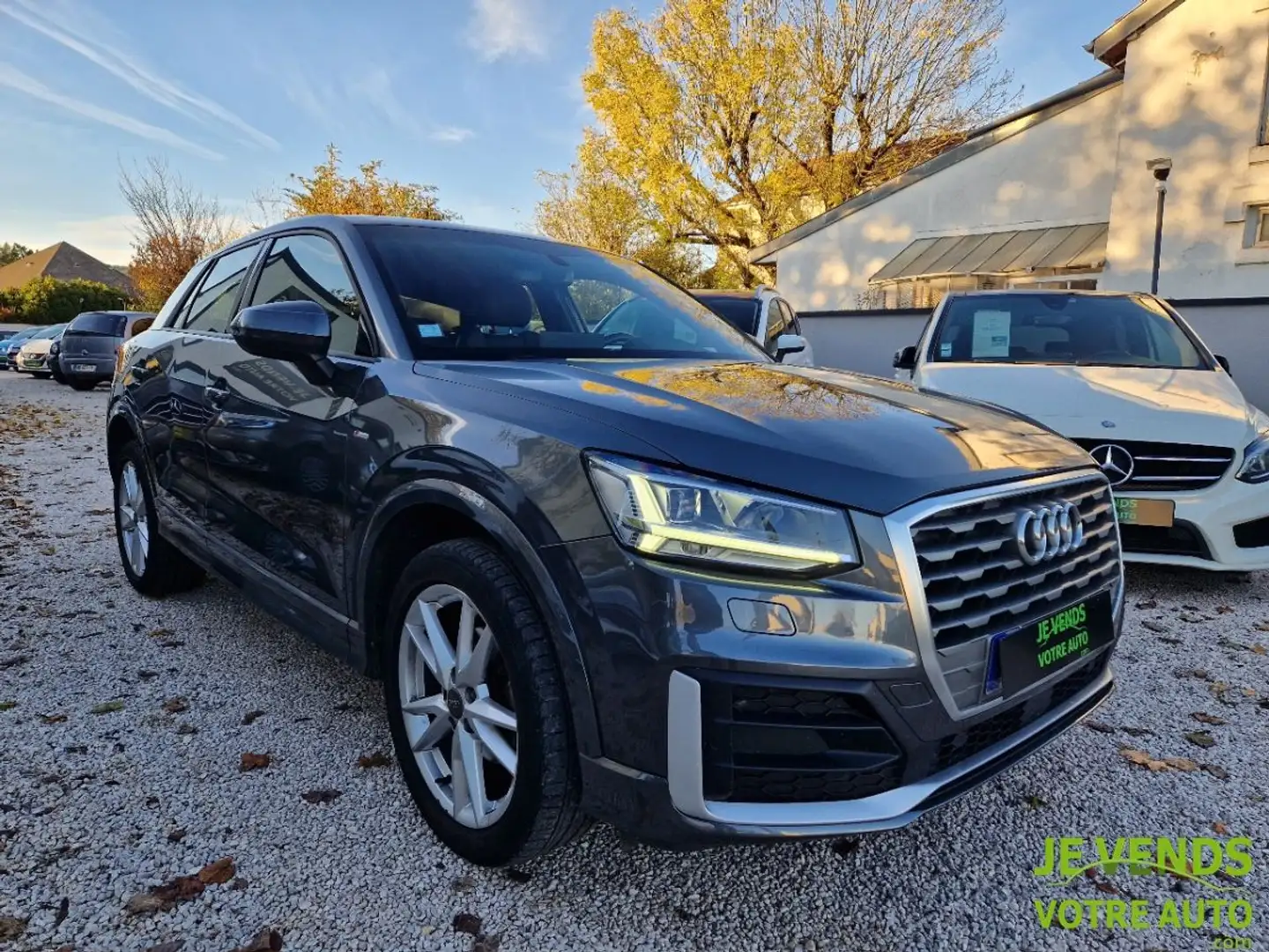 Audi Q2 35 TFSI 150ch Business line S tronic 7 Grau - 1