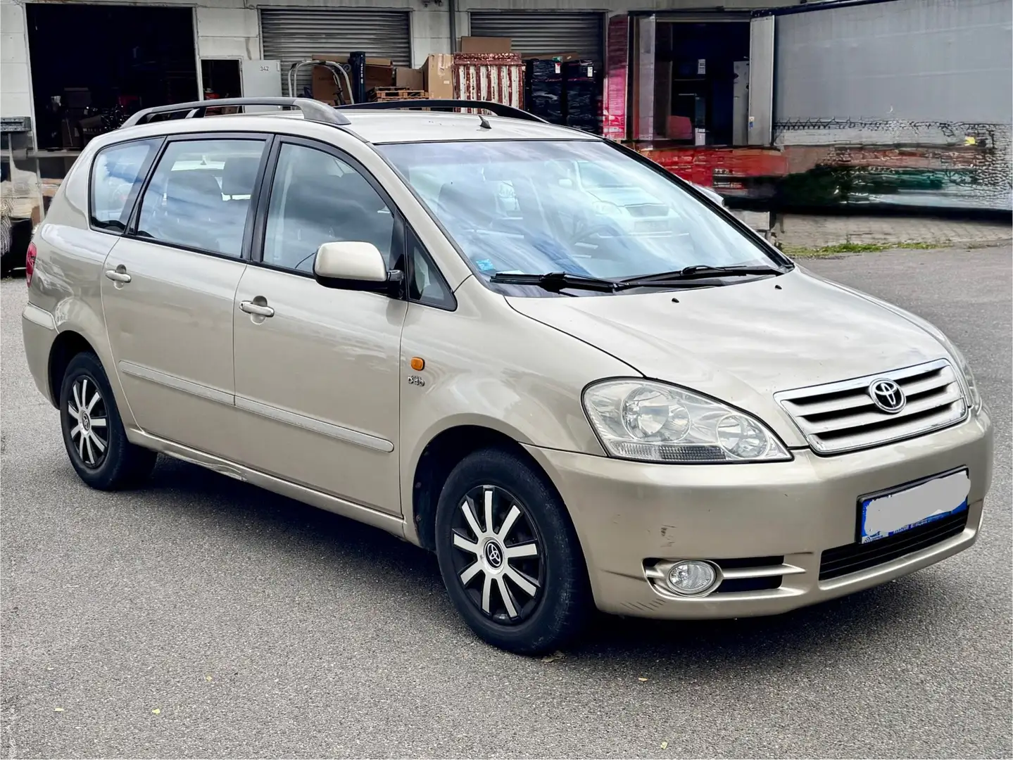 Toyota Avensis Verso D-4D 7 SEAT Or - 1