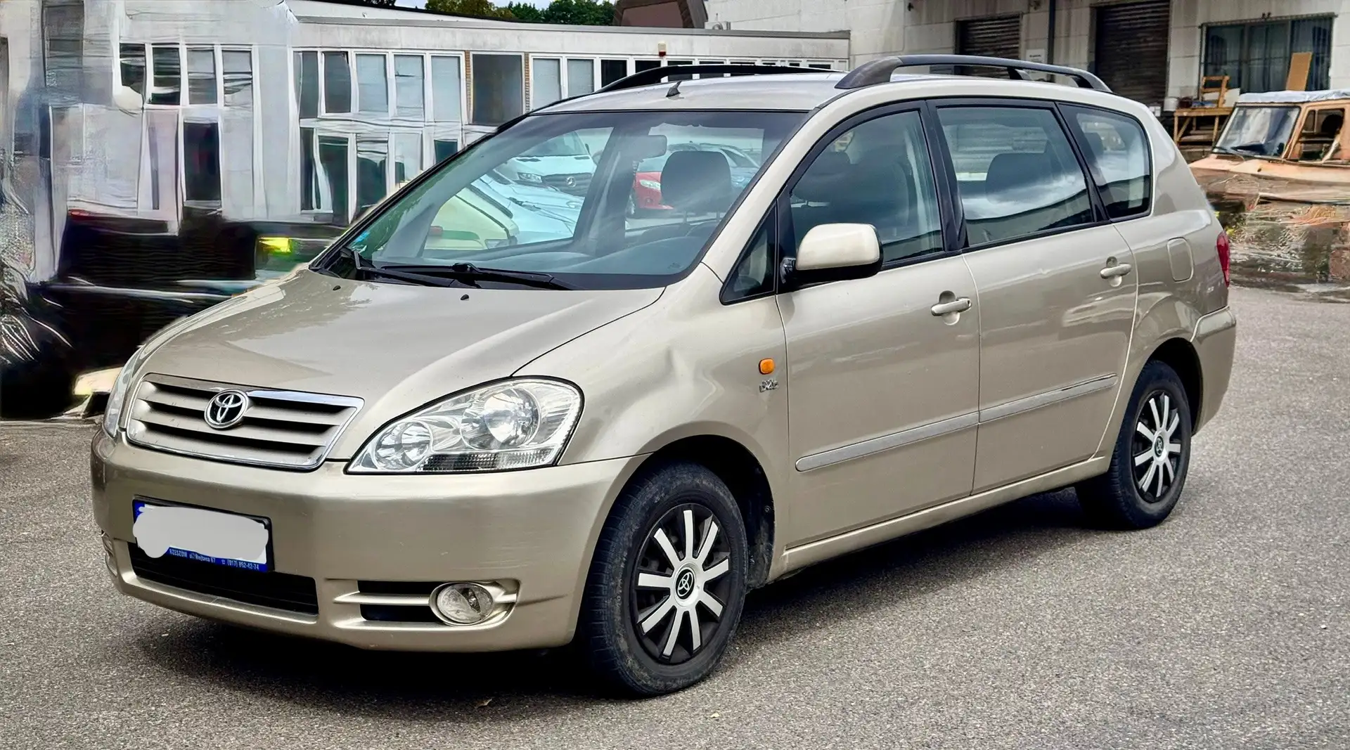 Toyota Avensis Verso D-4D 7 SEAT Or - 2