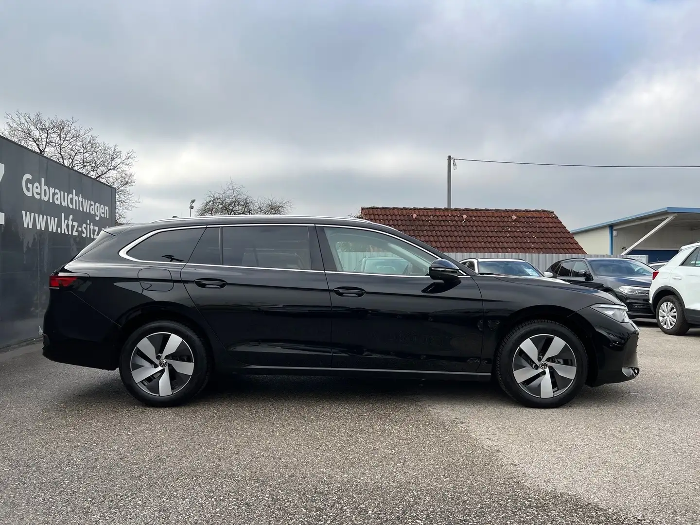 Volkswagen Passat Variant 2.0 TDI SCR Business DSG | NP: €58.000 Fekete - 2