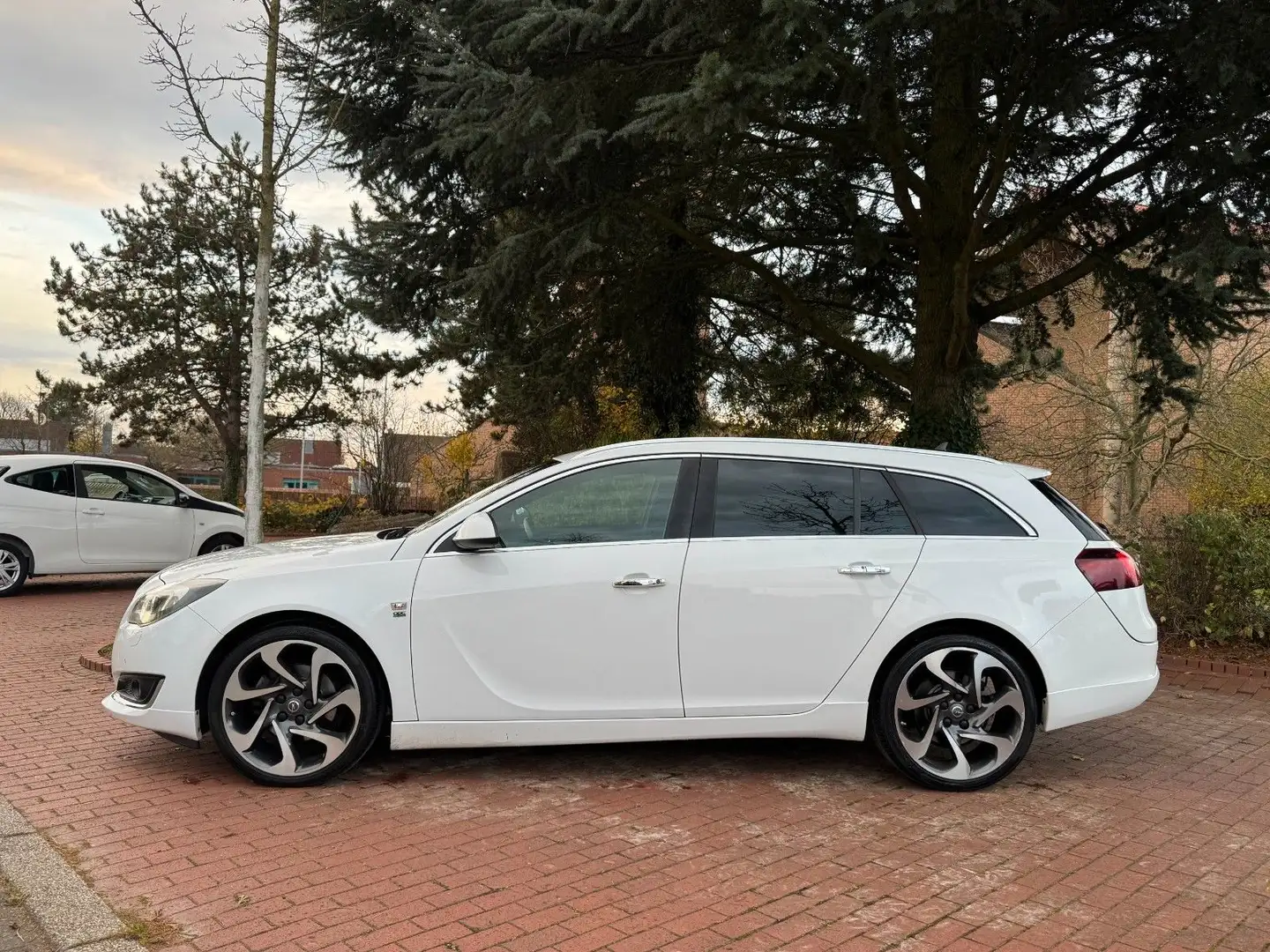 Opel Insignia A Sports Tourer Innovation|OPC! Weiß - 2