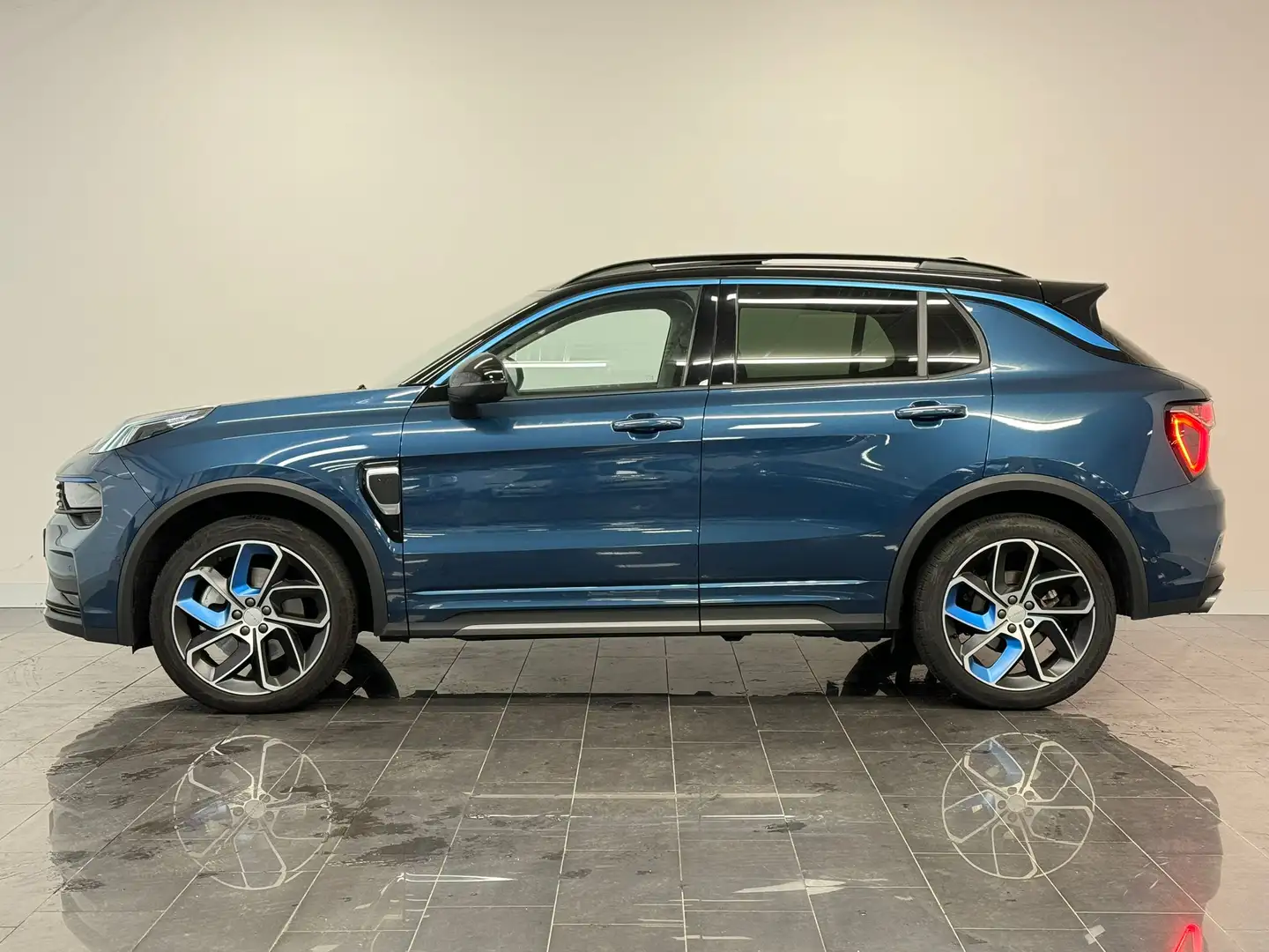Lynk & Co 01 1.5 | 7,4 kW lader | Alarmsysteem | Apple Carplay/ Blauw - 2