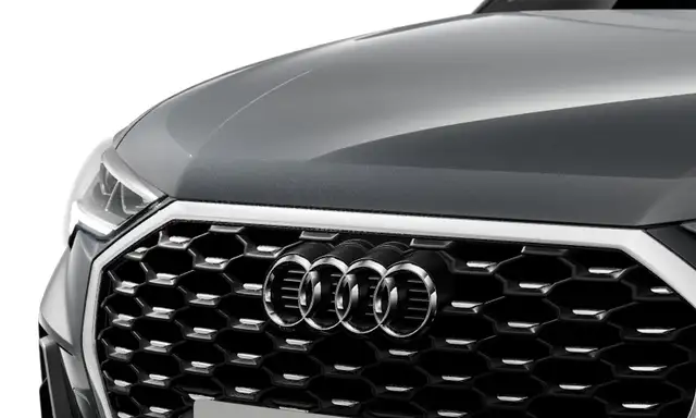 Audi Q3 view 3