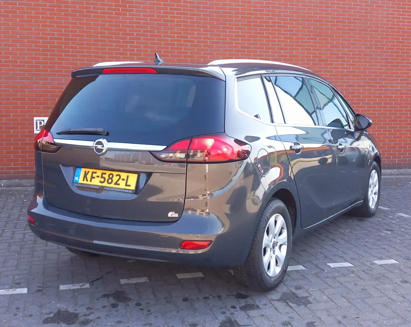 Opel Zafira Tourer 2.0 CDTI ecoFLEX 130pk Business+ 7Persoons Grijs - 2
