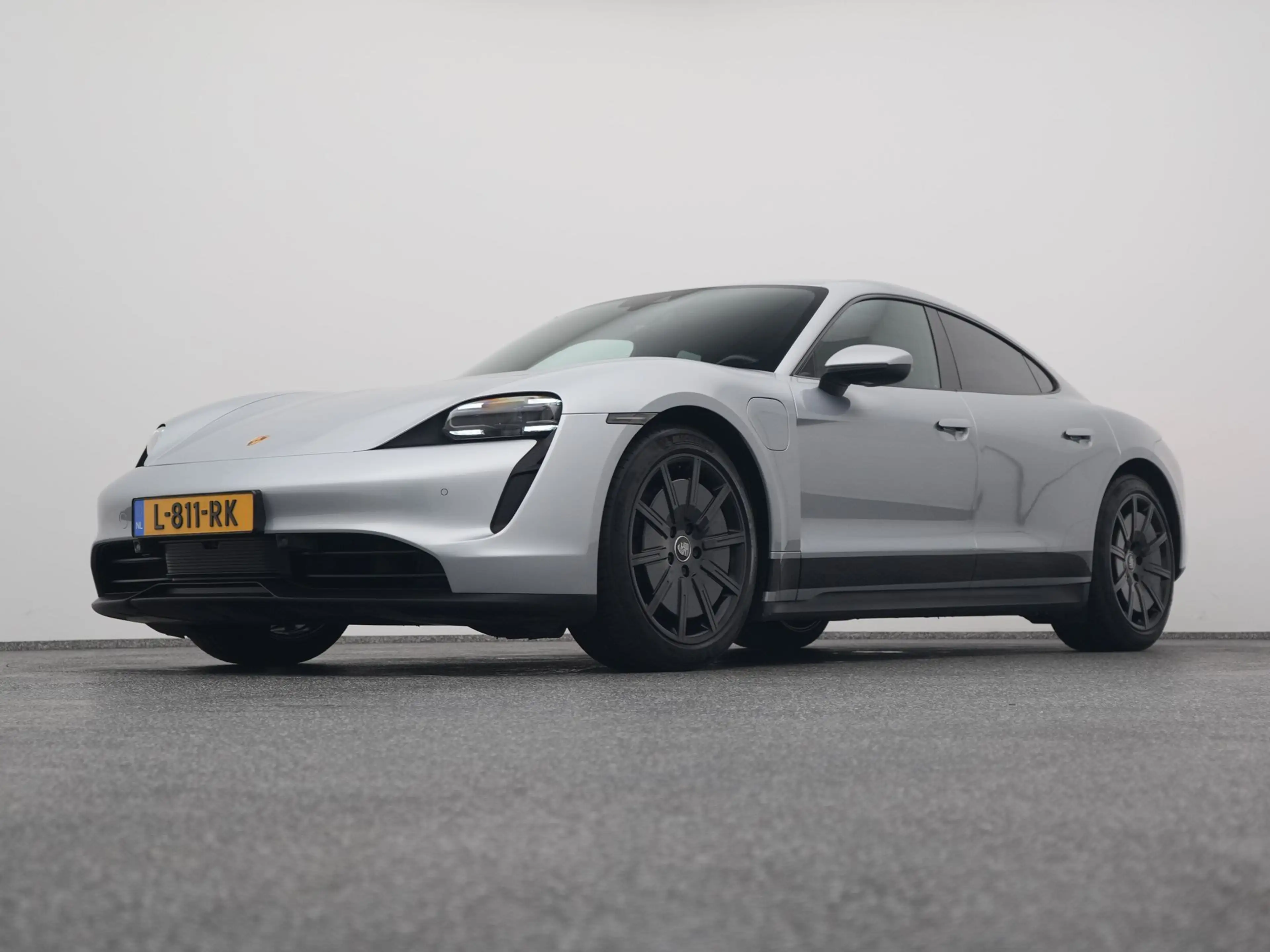Porsche Taycan 79 kWh | CAMERA | LUCHTVERING | LEDER | KEYLESS — photo 16