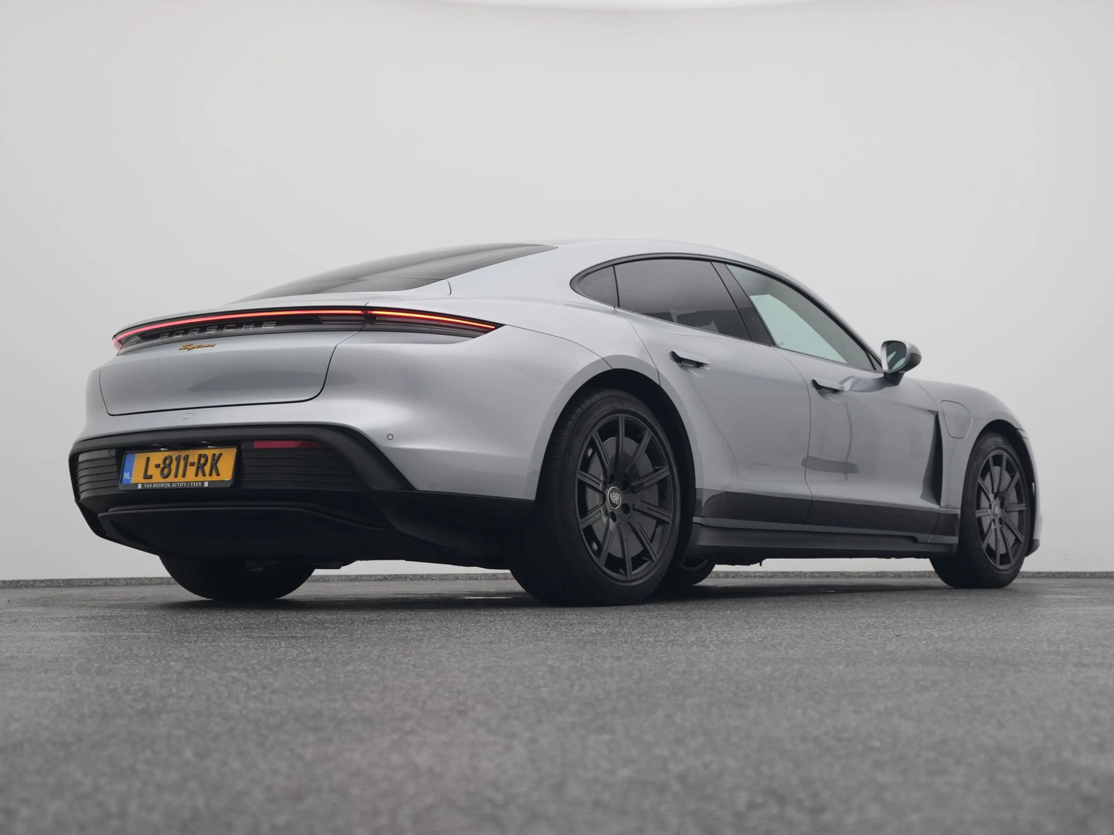 Porsche Taycan 79 kWh | CAMERA | LUCHTVERING | LEDER | KEYLESS — photo 17